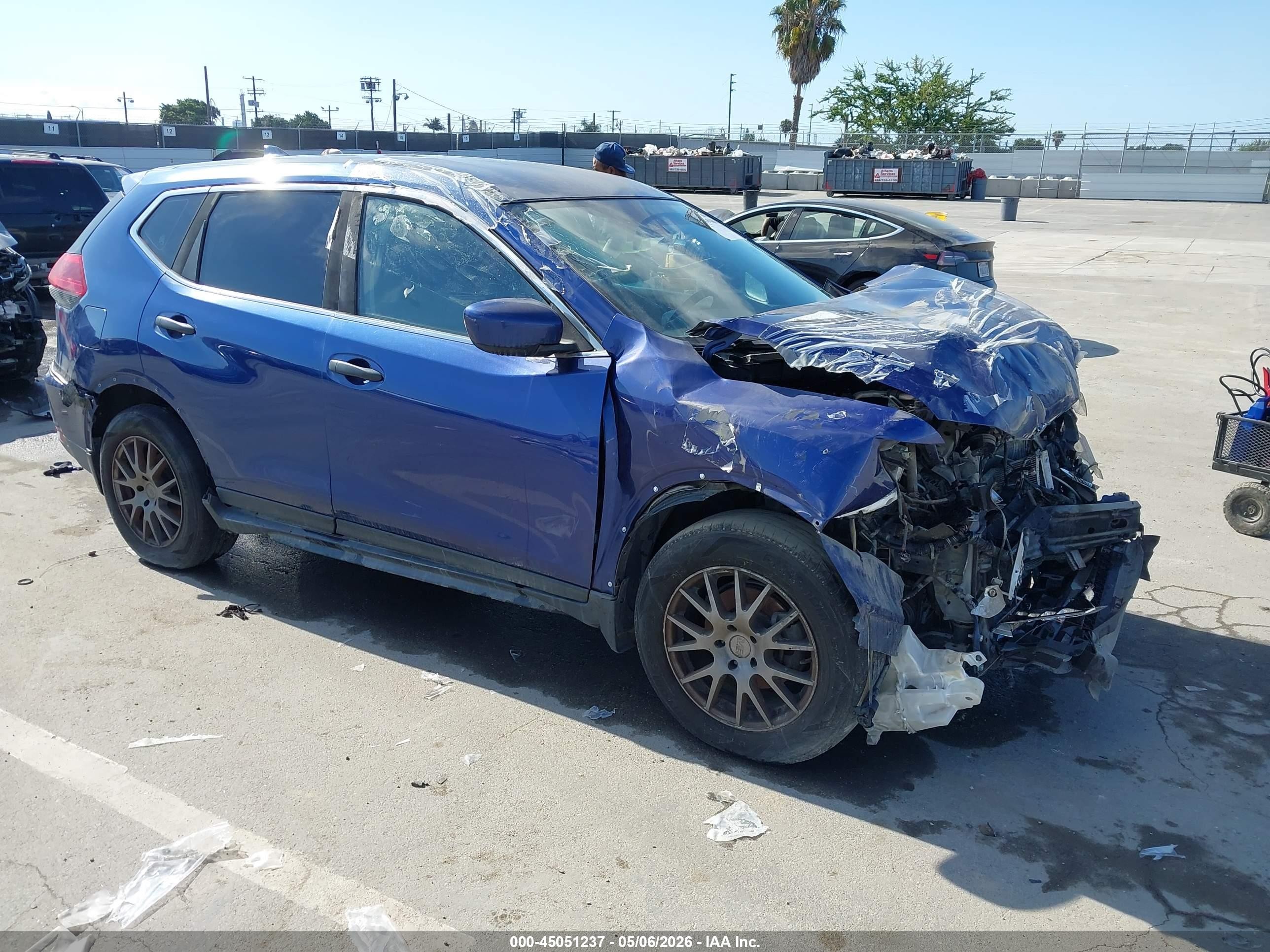 2019 Nissan Rogue SV, VIN JN8AT2MT0KW253965 — Front end