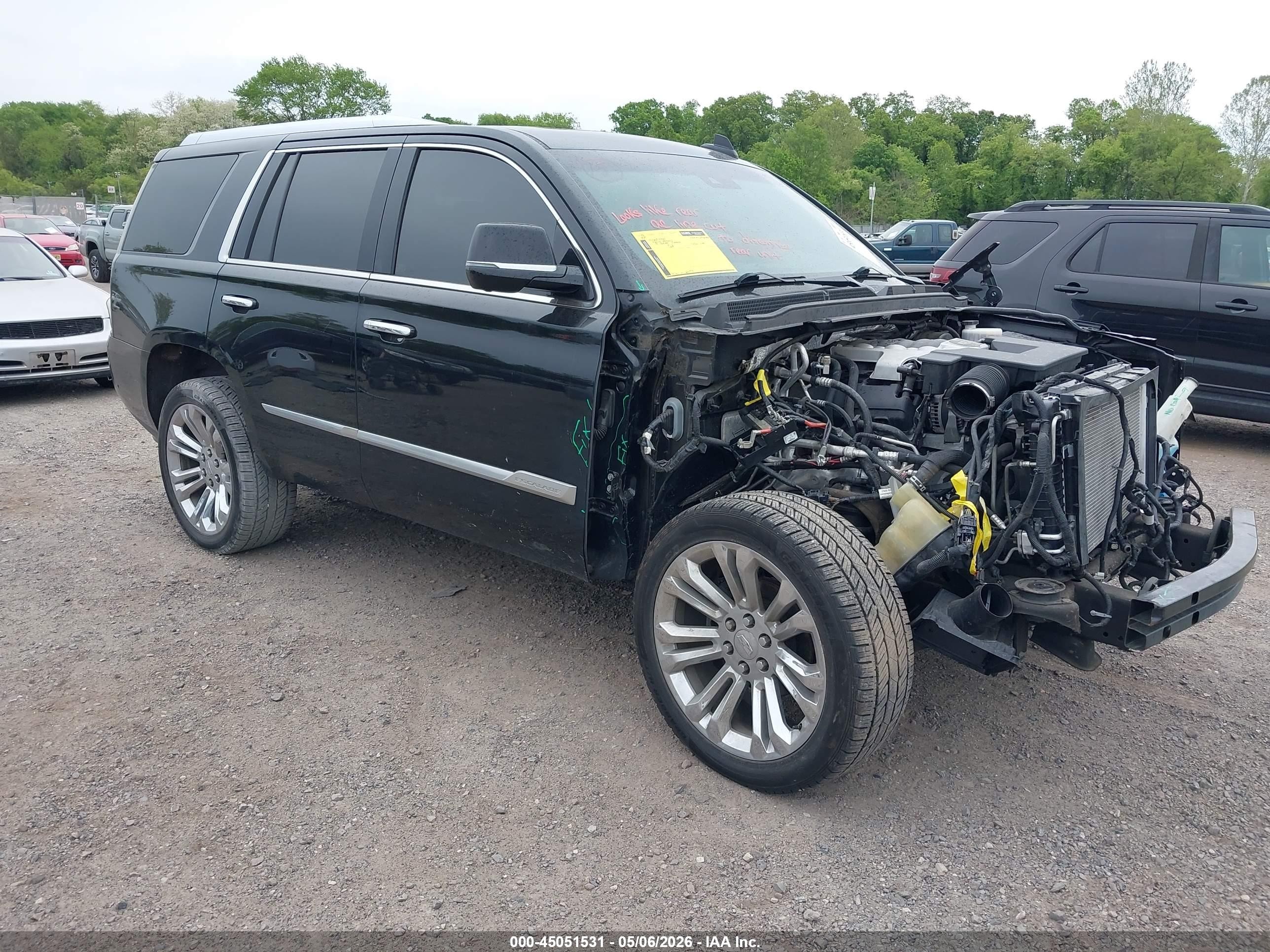 2018 Cadillac Escalade Luxury, VIN 1GYS4BKJ5JR281881 — Front end
