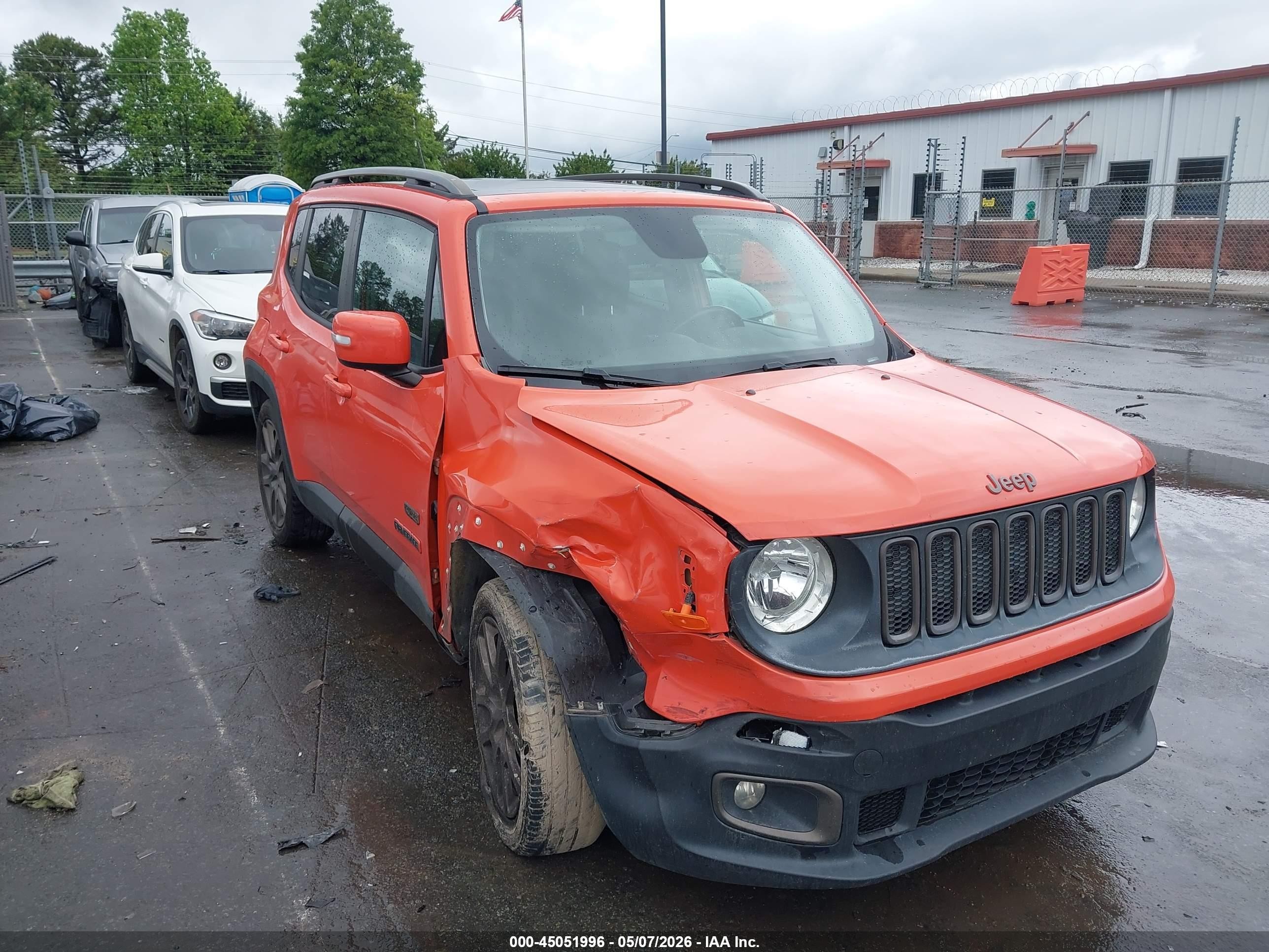 2016 Jeep Renegade 75th Anniversary, VIN ZACCJABT1GPD06362 — Front end