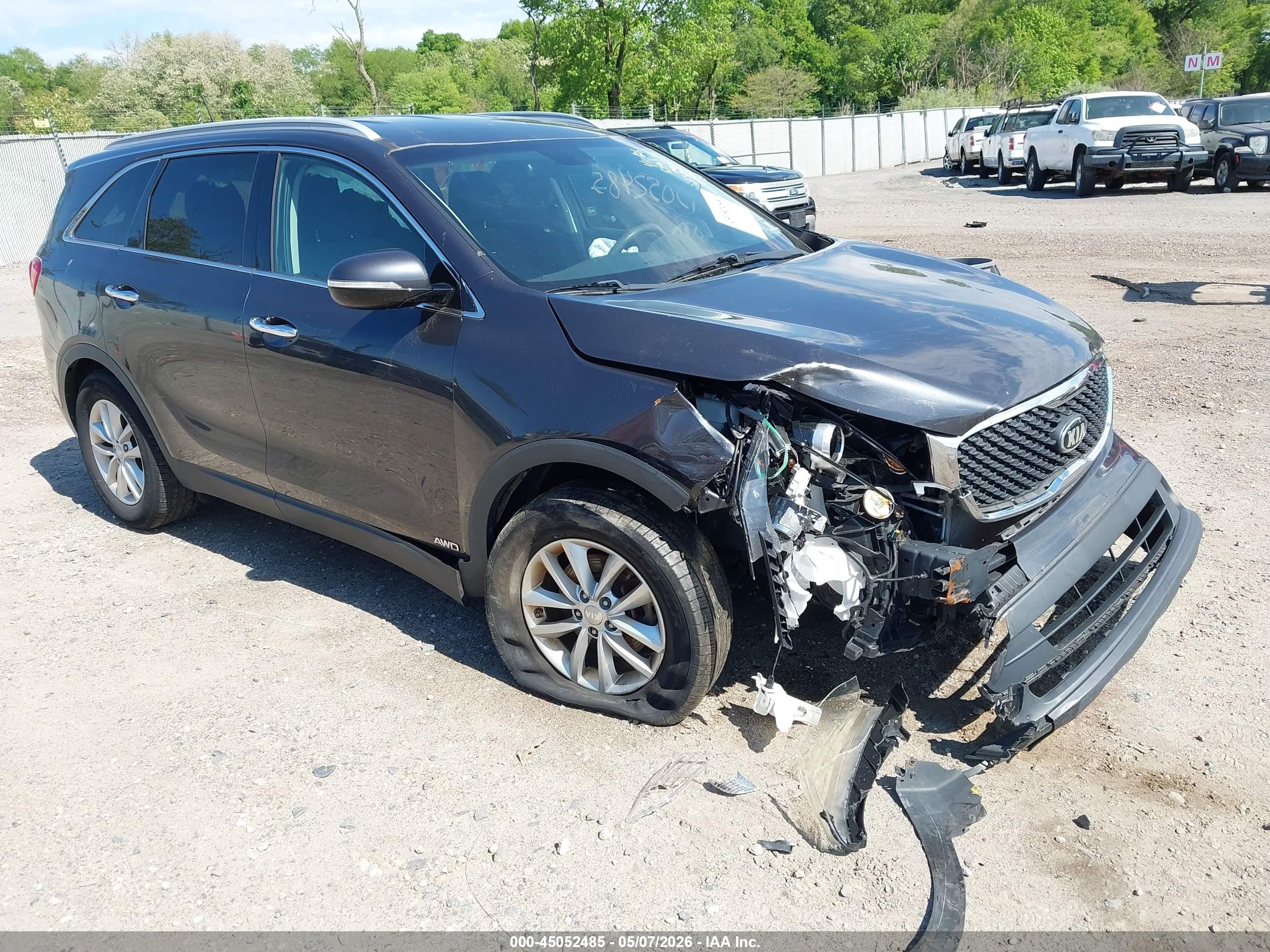 2017 Kia Sorento LX, VIN 5XYPGDA35HG275606 — Front end