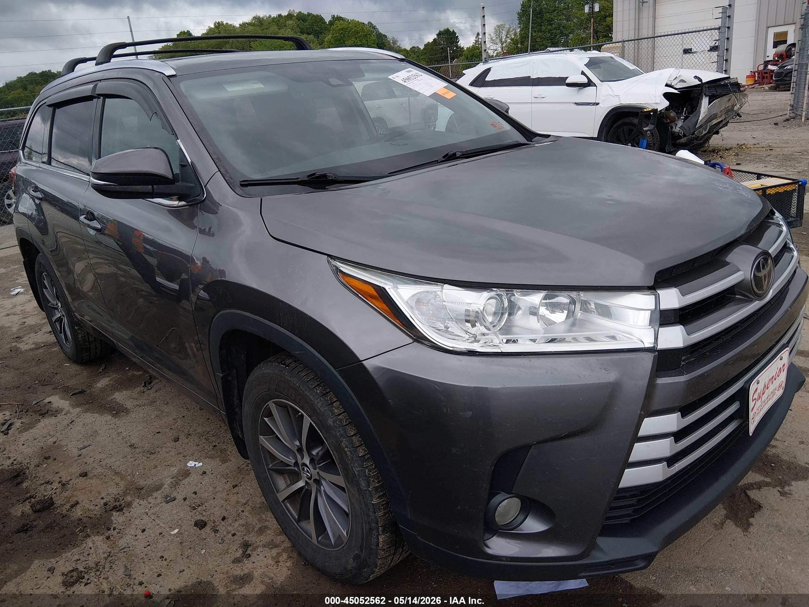 2018 Toyota Highlander XLE, VIN 5TDJZRFH9JS554308 — Hail