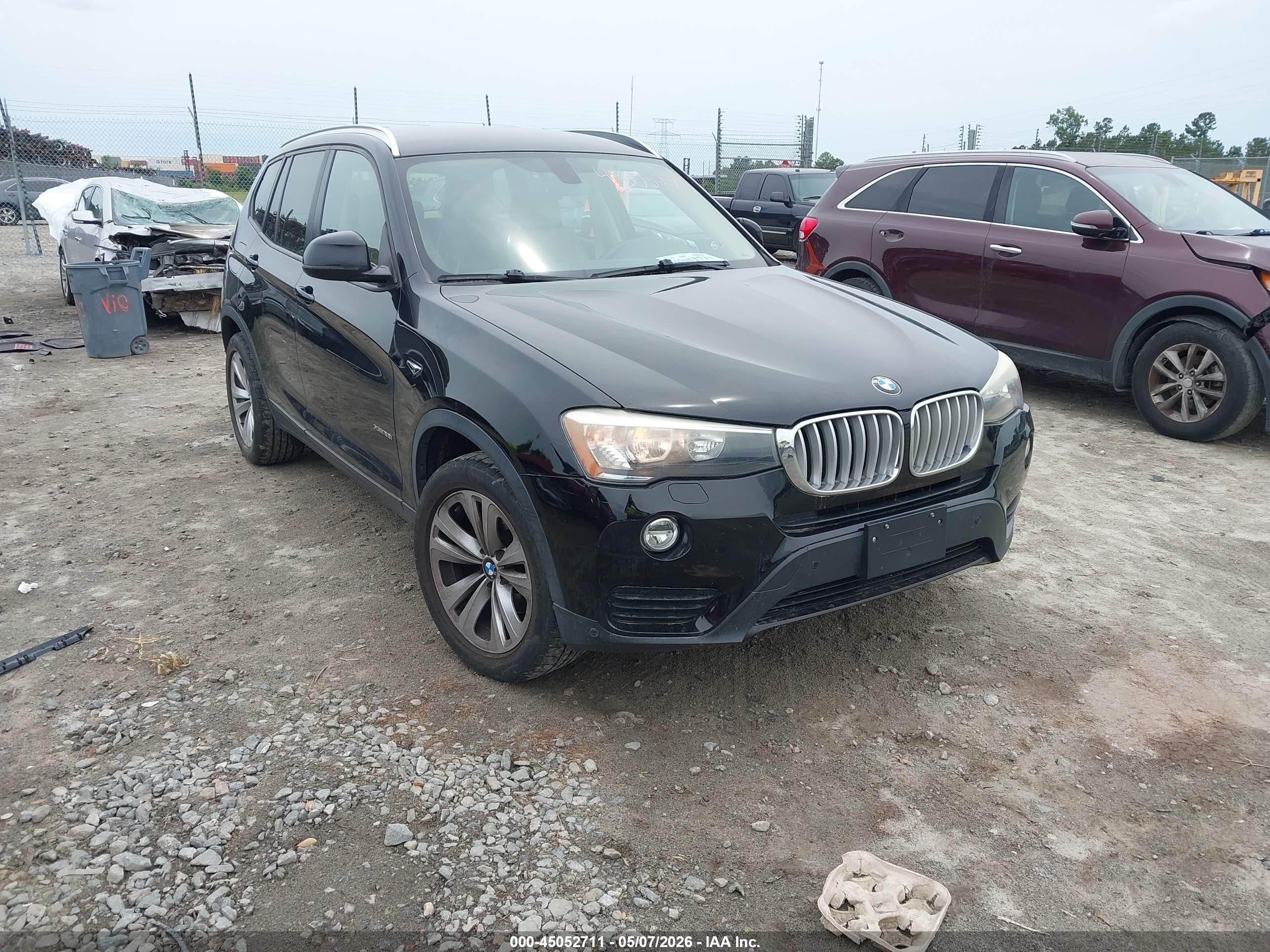 2016 BMW X3 xDrive28i, VIN 5UXWX9C53G0D66824 — Бок