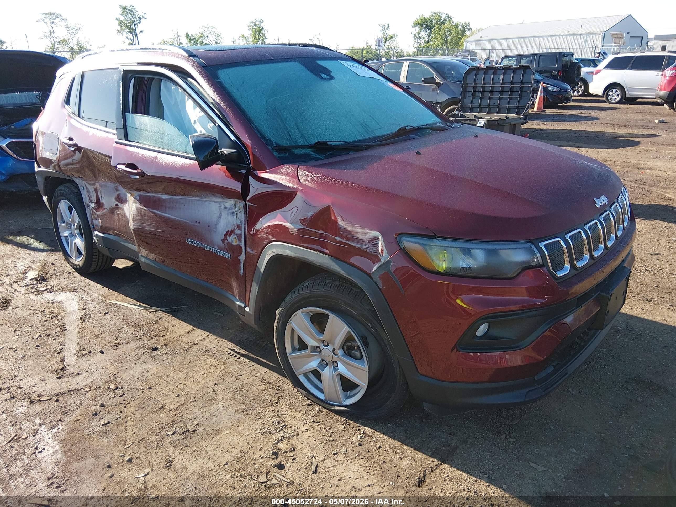 2022 Jeep Compass Latitude, VIN 3C4NJDBB1NT216443 — Side