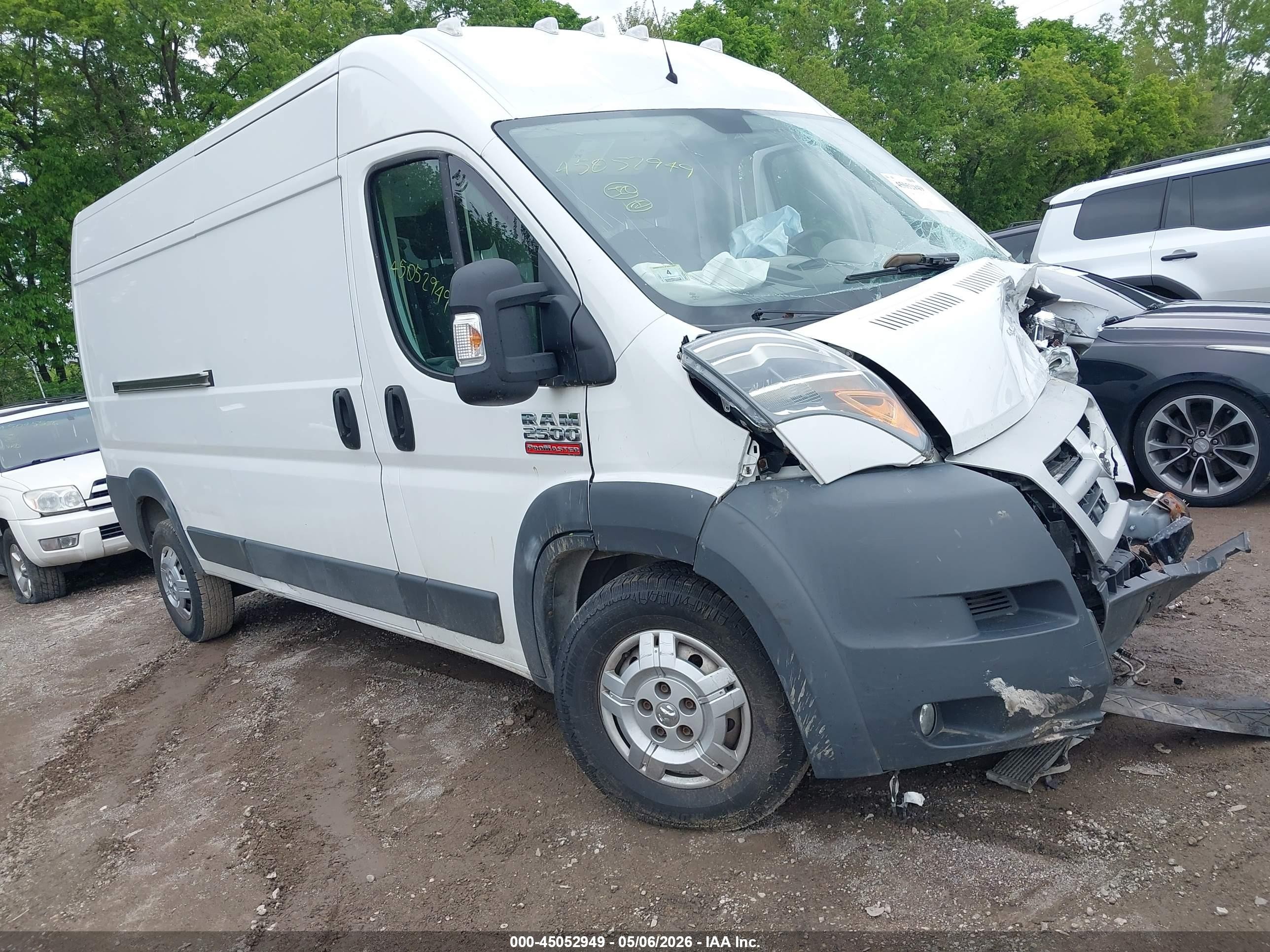 2015 Ram ProMaster Cargo, VIN 3C6TRVDG1FE506032 — Перед