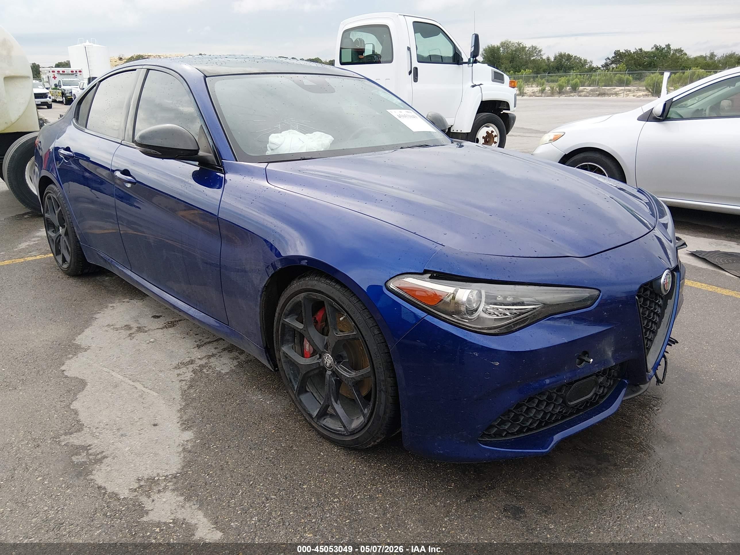2020 Alfa Romeo Giulia, VIN ZARFAMAN2L7630404 — Front end