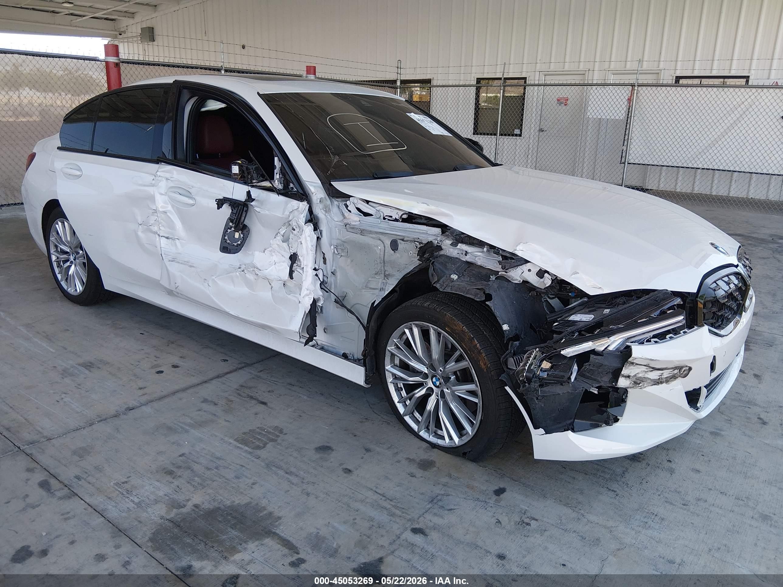 2023 BMW 3 Series 330i, VIN 3MW69FF04P8D57057 — Бок