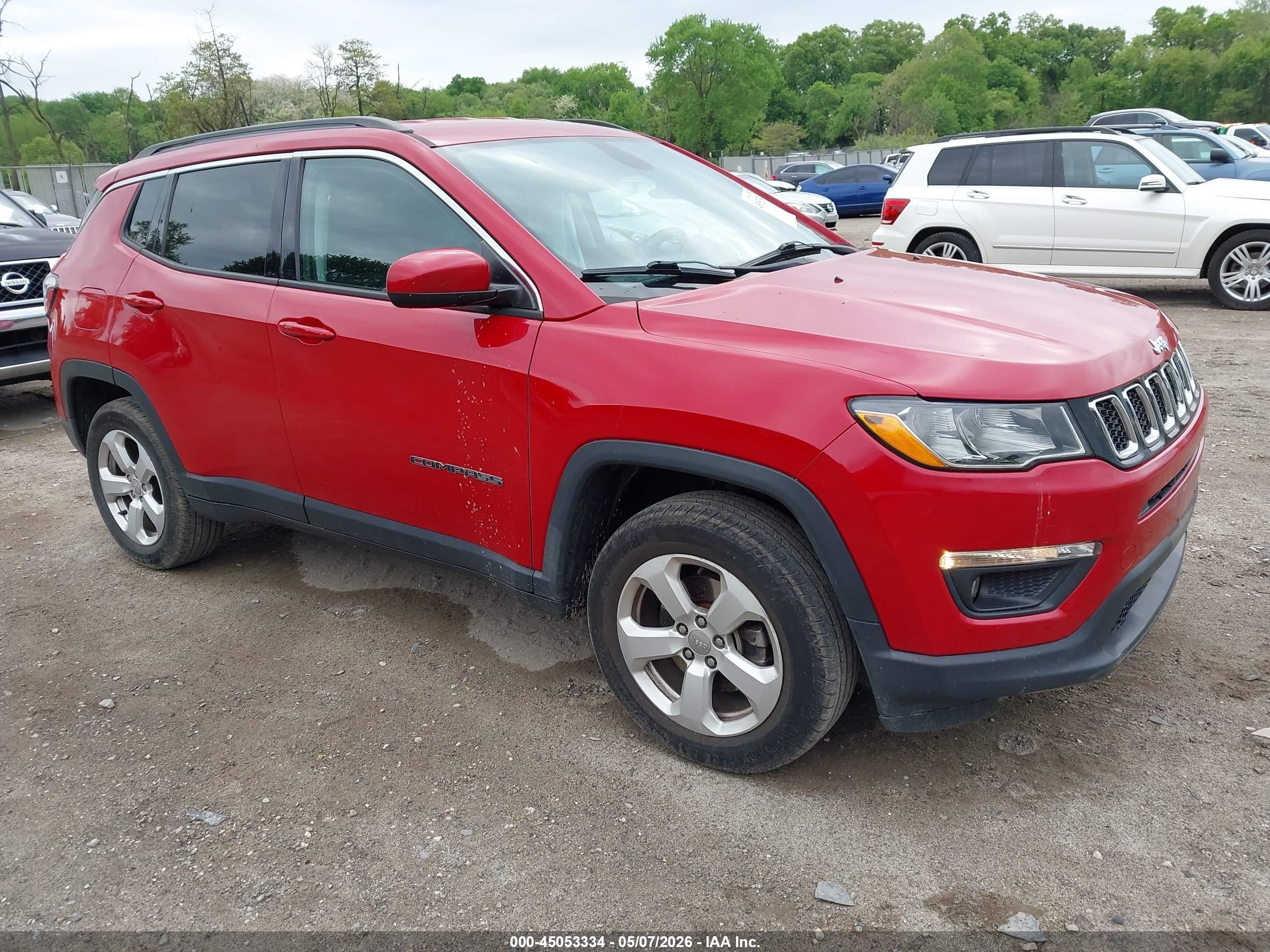 2018 Jeep Compass Latitude, VIN 3C4NJDBB5JT199401 — Side