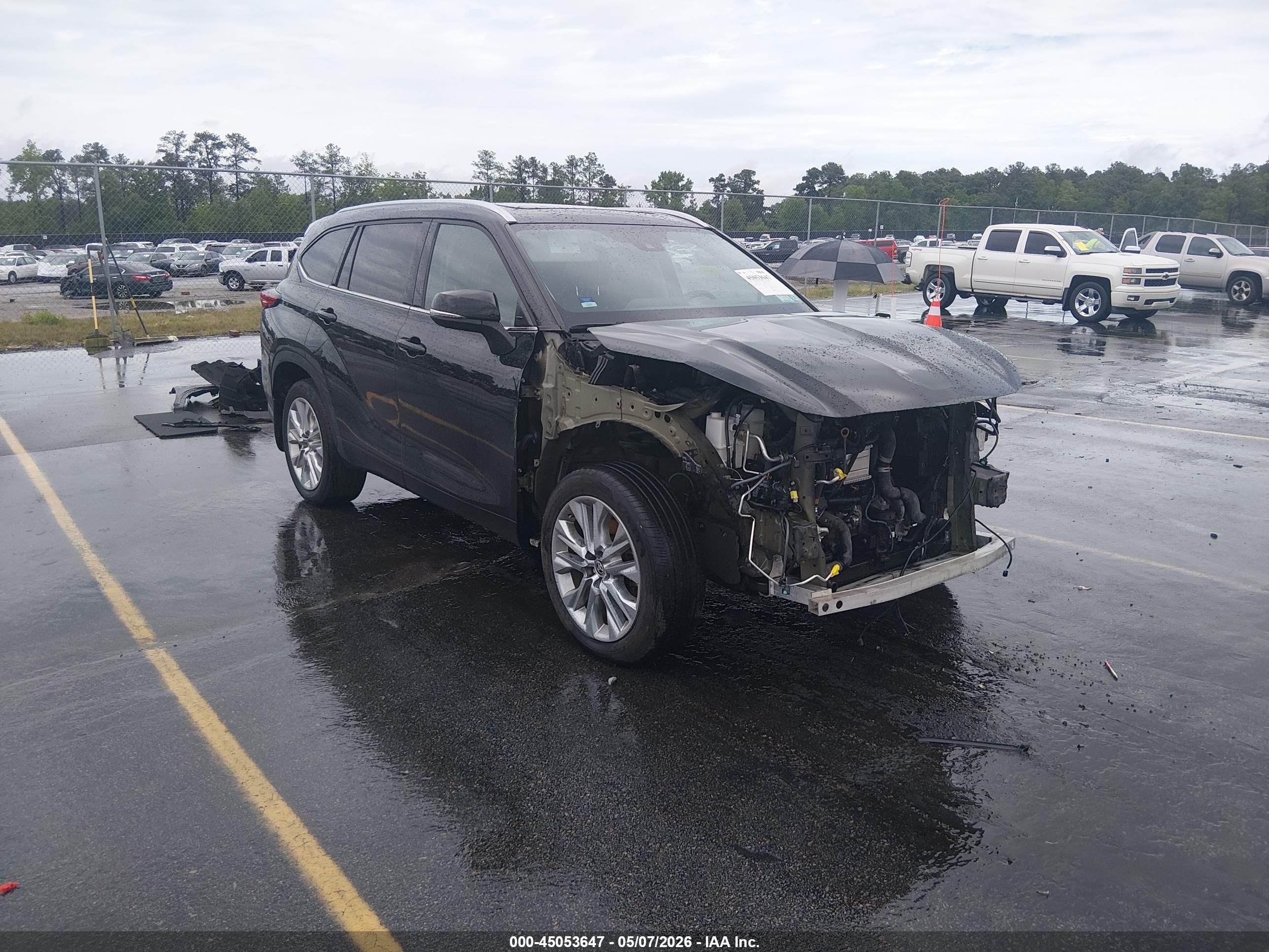 2023 Toyota Highlander Platinum, VIN 5TDKDRBH2PS008371 — Перед