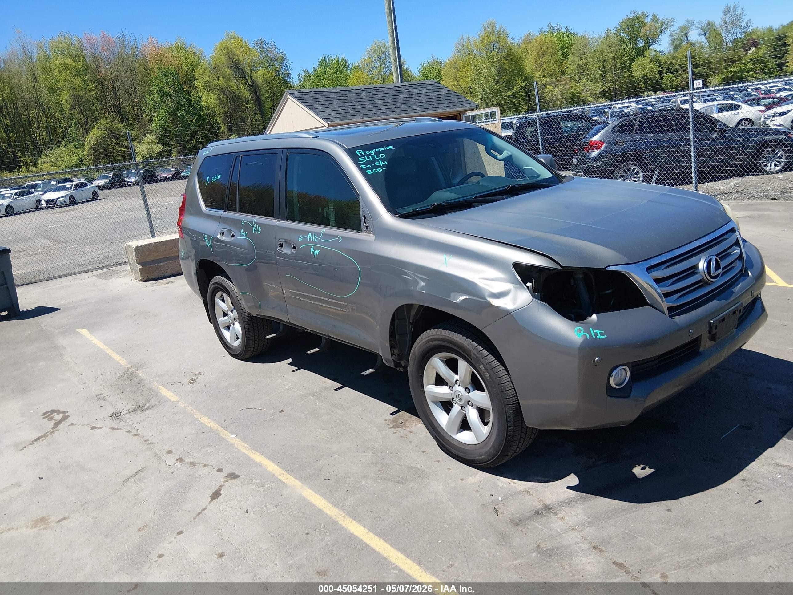 2011 Lexus GX 460, VIN JTJBM7FX1B5020240 — Side