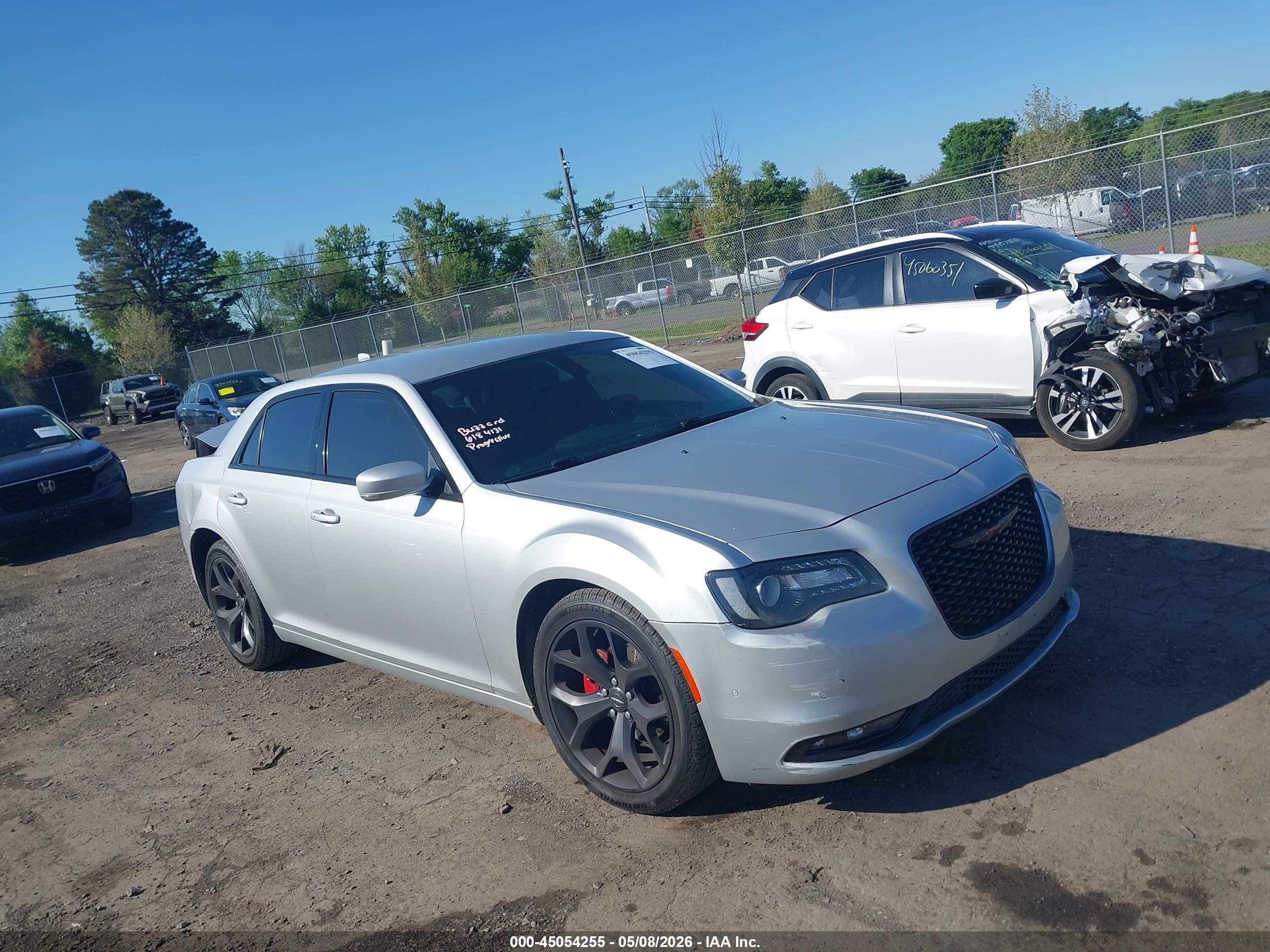 2021 Chrysler 300 S, VIN 2C3CCABG3MH525533 — Зад