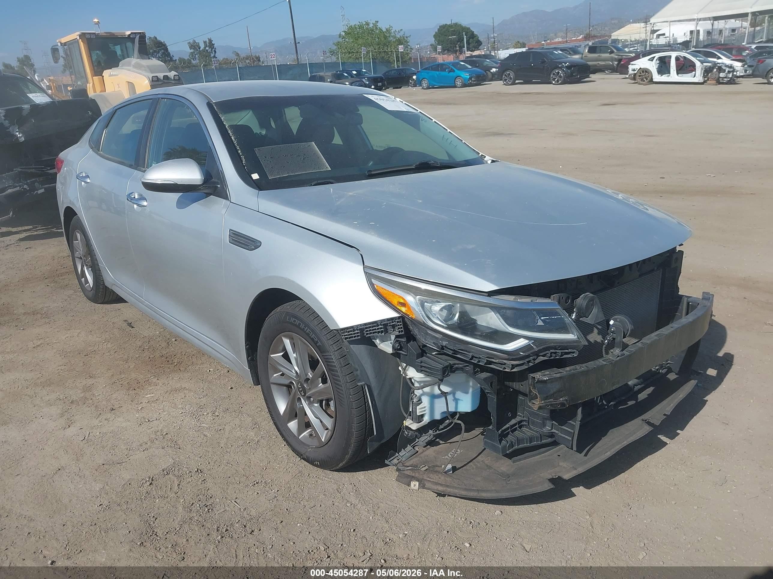 2019 Kia Optima LX, VIN 5XXGT4L37KG288023 — Front end