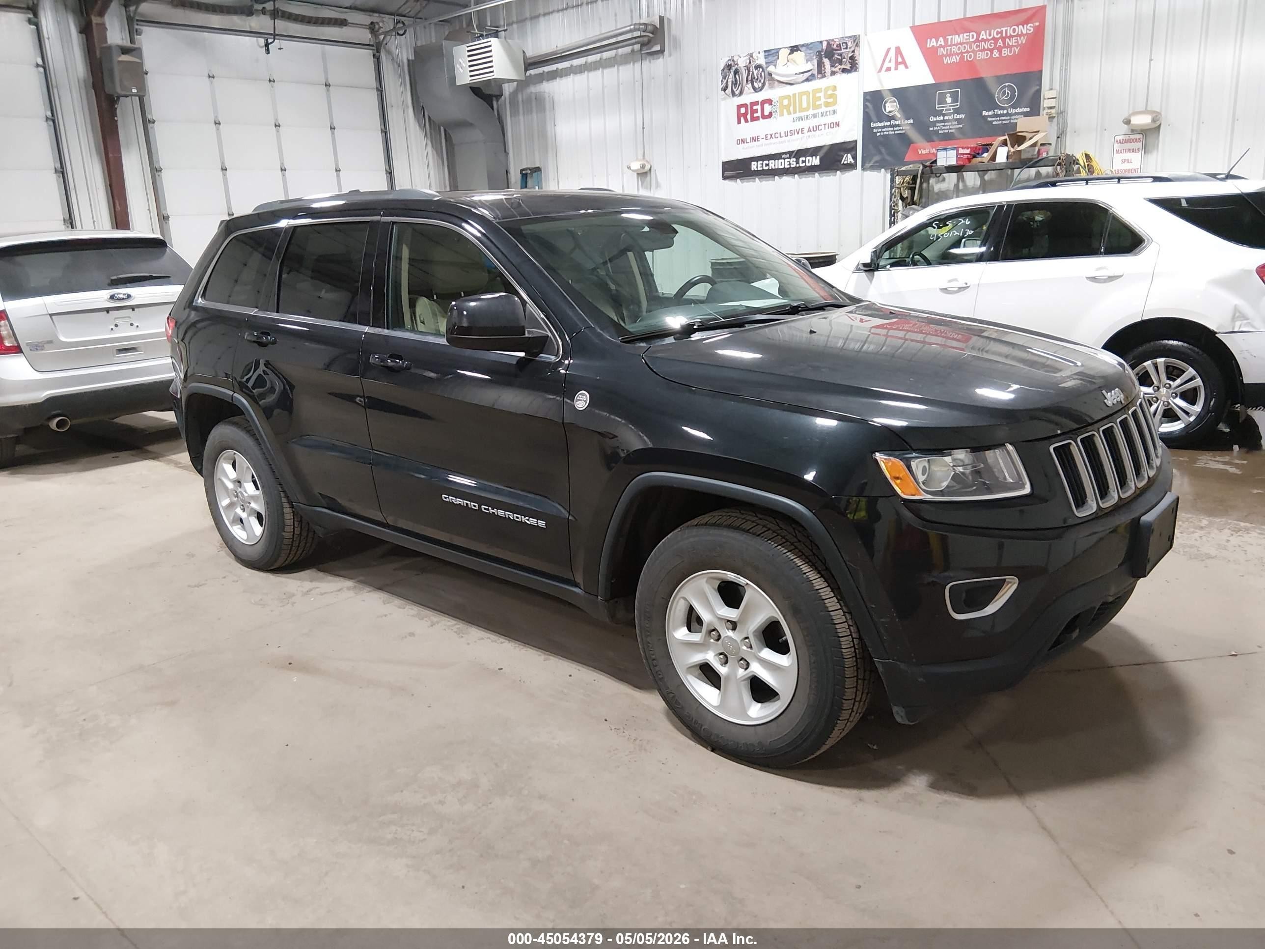 2016 Jeep Grand Cherokee Laredo, VIN 1C4RJFAG0GC461016 — Normal wear