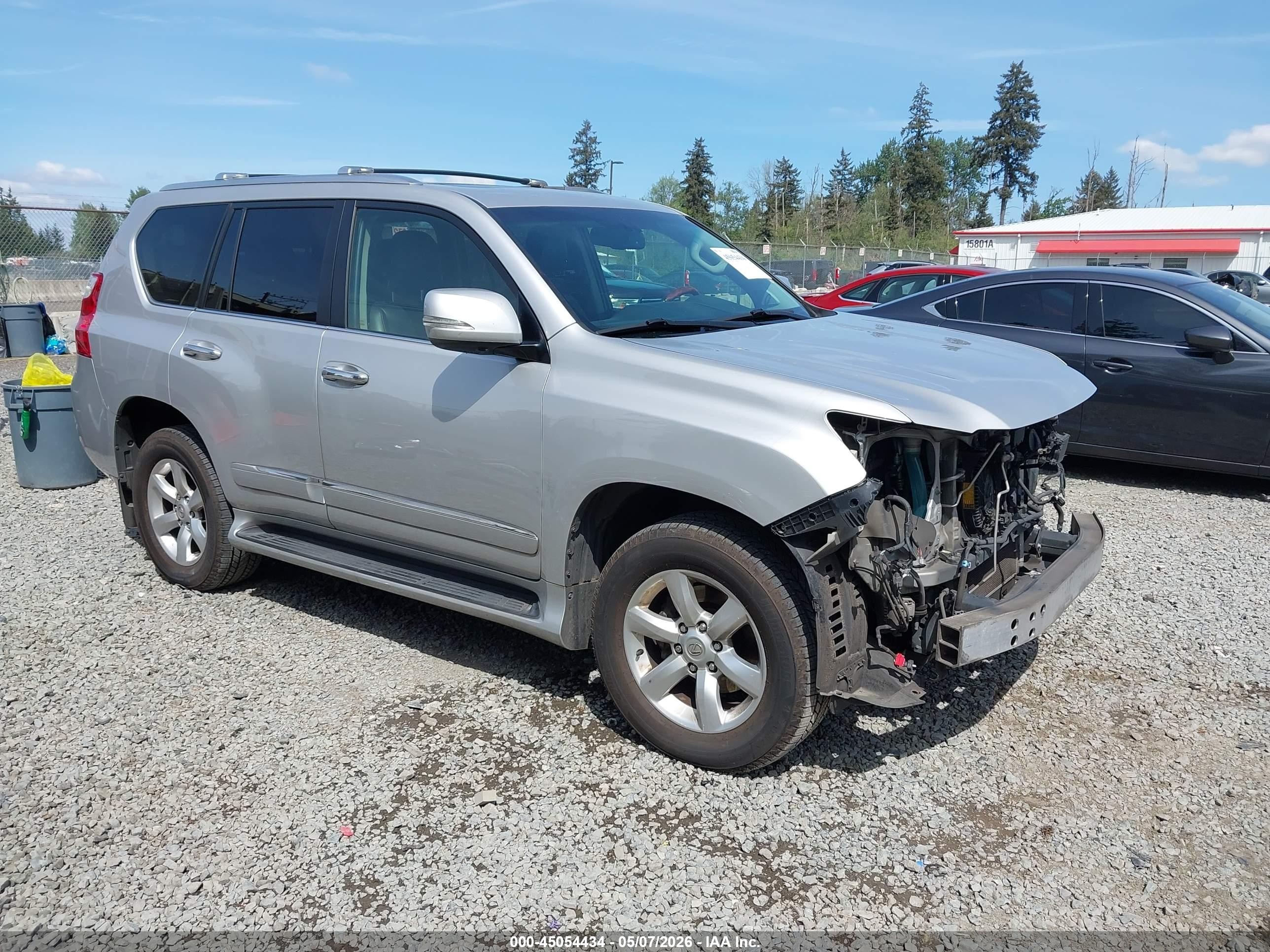 2011 Lexus GX 460 Premium, VIN JTJJM7FX8B5031523 — Front end