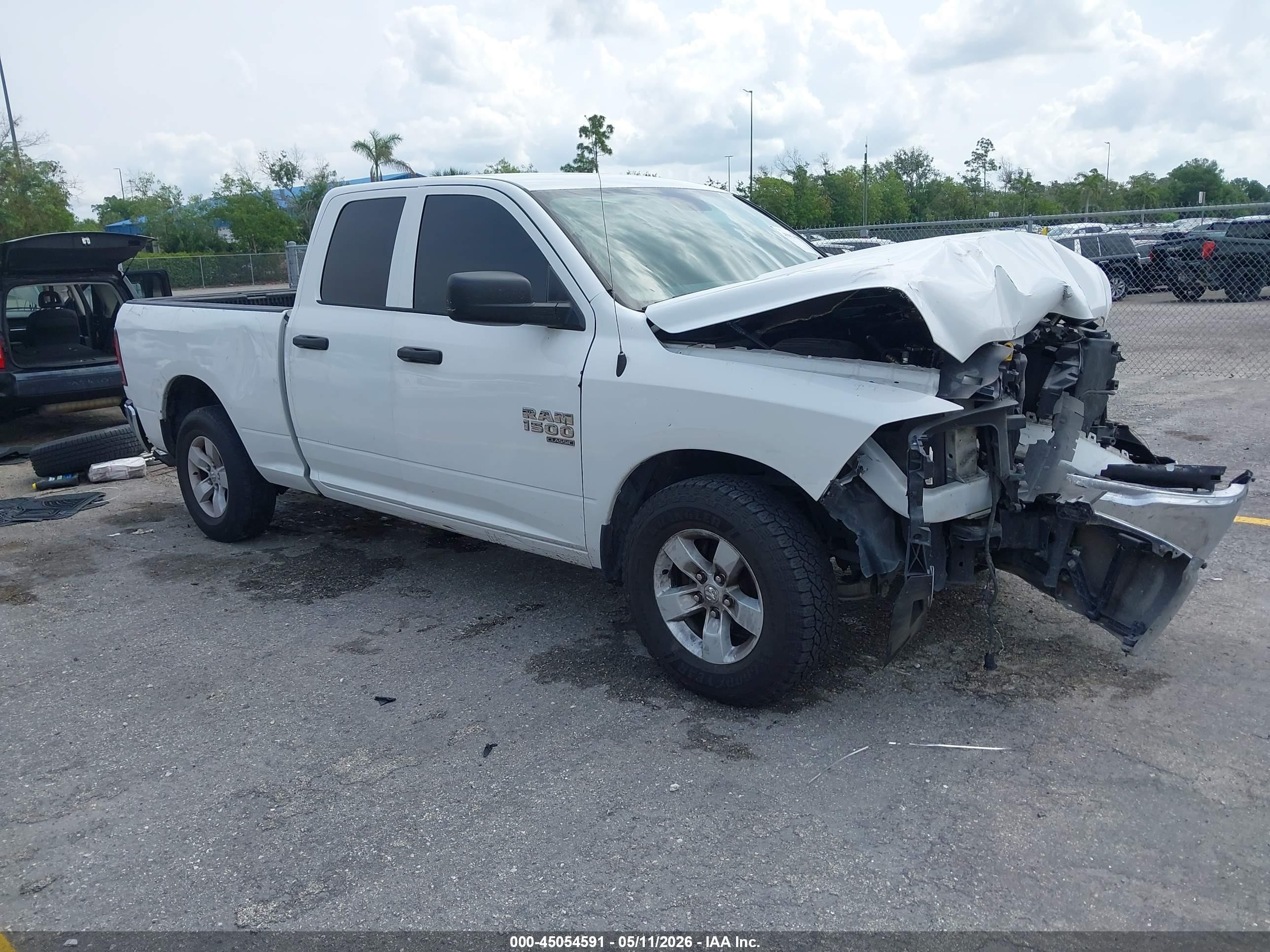 2019 Ram 1500 Express, VIN 1C6RR7FG8KS700700 — Перед