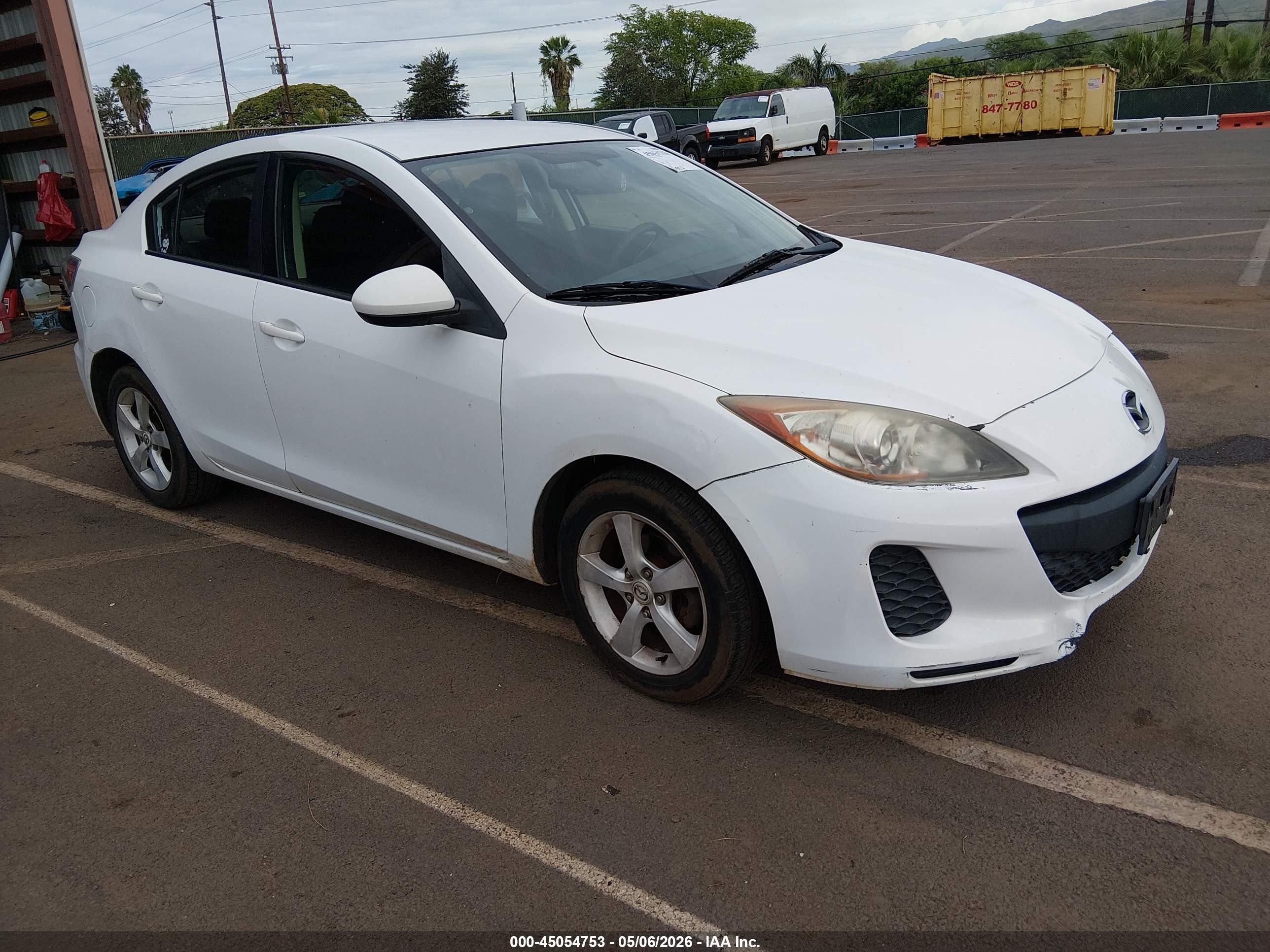 2013 Mazda 3 i SV, VIN JM1BL1TF9D1831244 — Front end