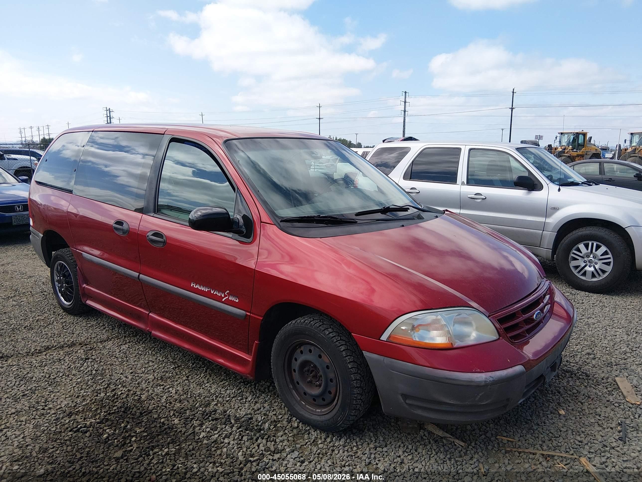 2000 Ford Windstar, VIN 2FMZA5048YBC28192 — Front end