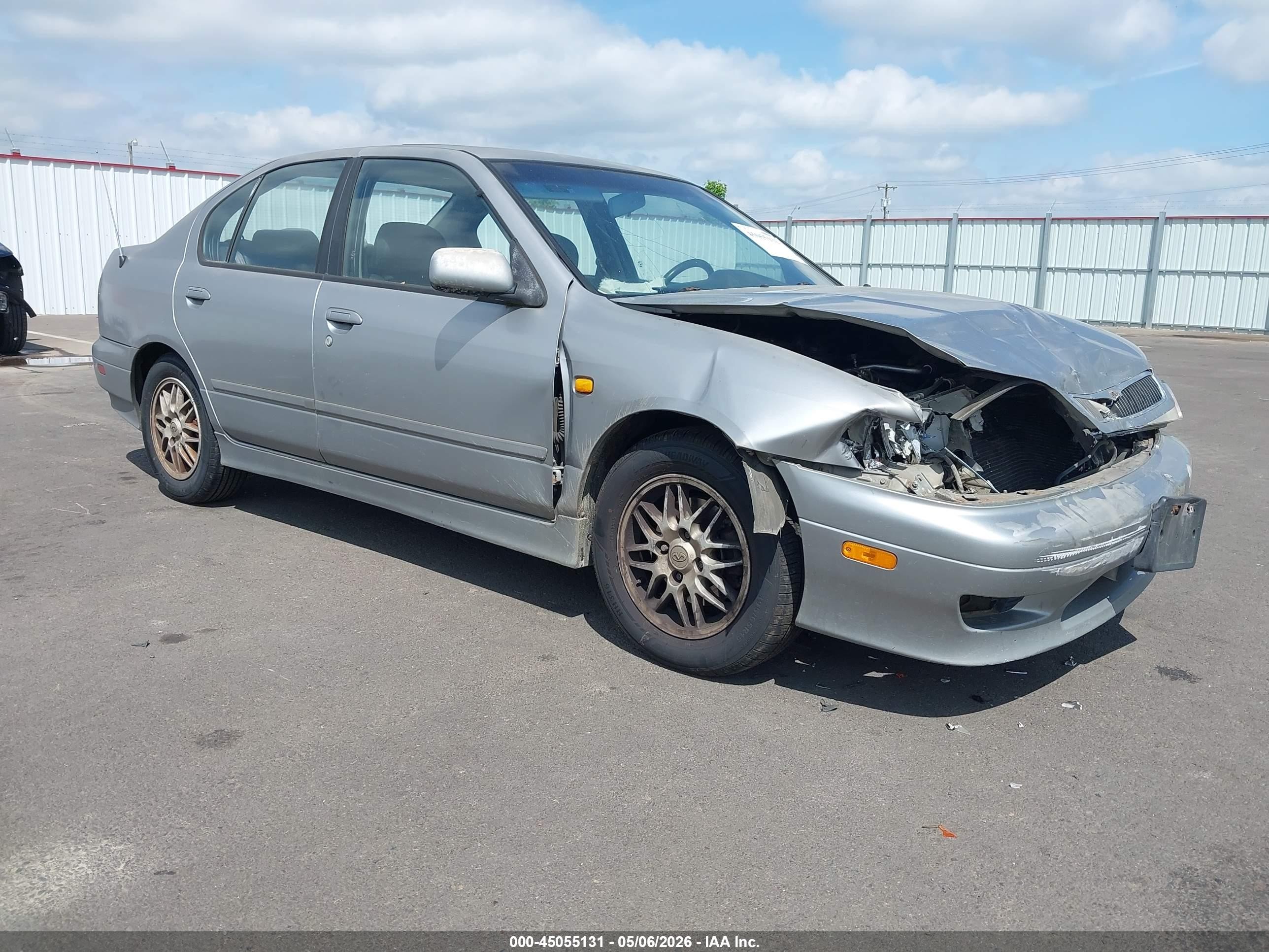 2000 Infiniti G20 Luxury, VIN JNKCP11A3YT309623 — Front end