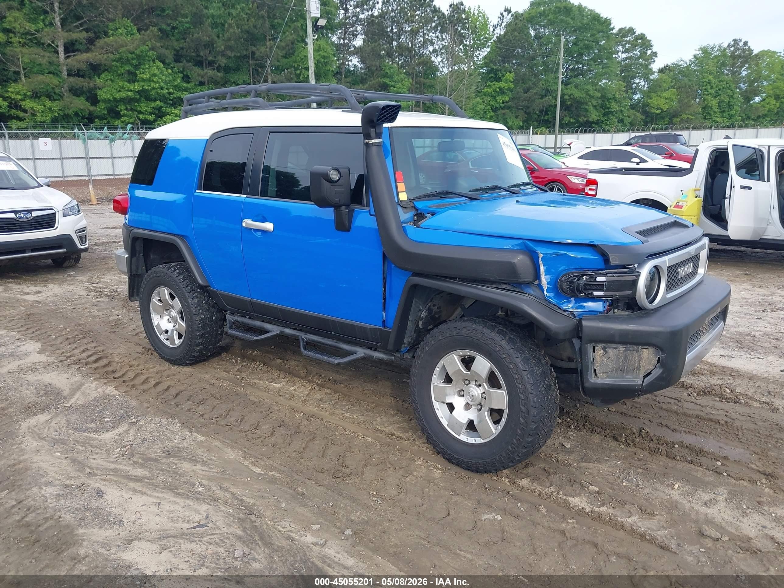2008 Toyota FJ Cruiser, VIN JTEBU11F88K045804 — Front end
