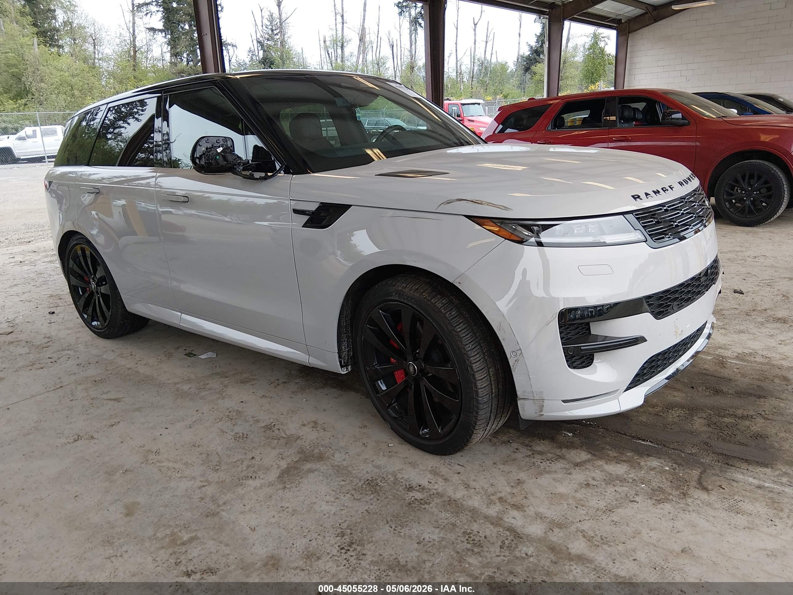 2024 Land Rover Range Rover Sport Dynamic SE, VIN SAL1L9FUXRA409813 — Front end