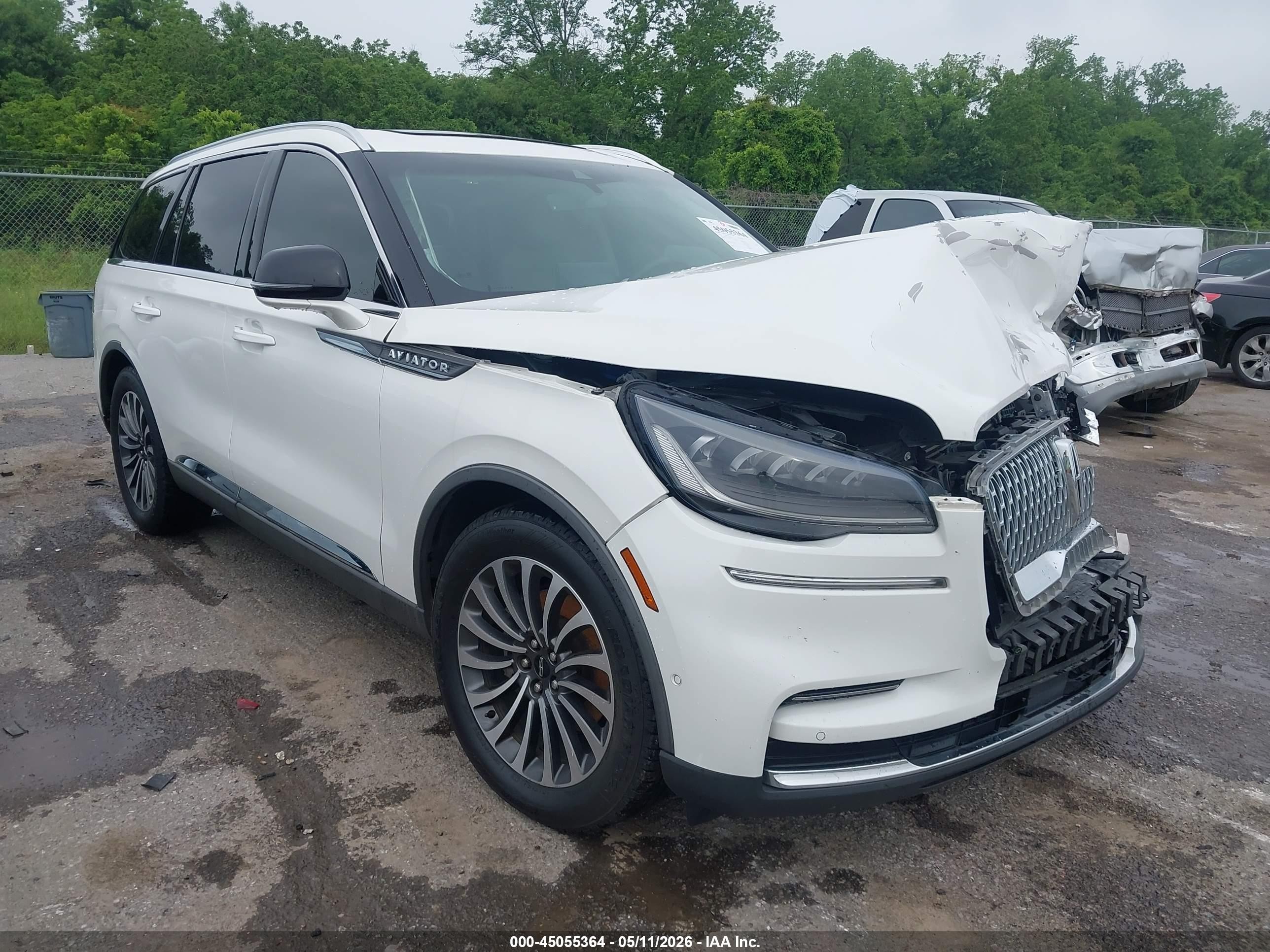 2022 Lincoln Aviator Reserve, VIN 5LM5J7WC5NGL01934 — Перед