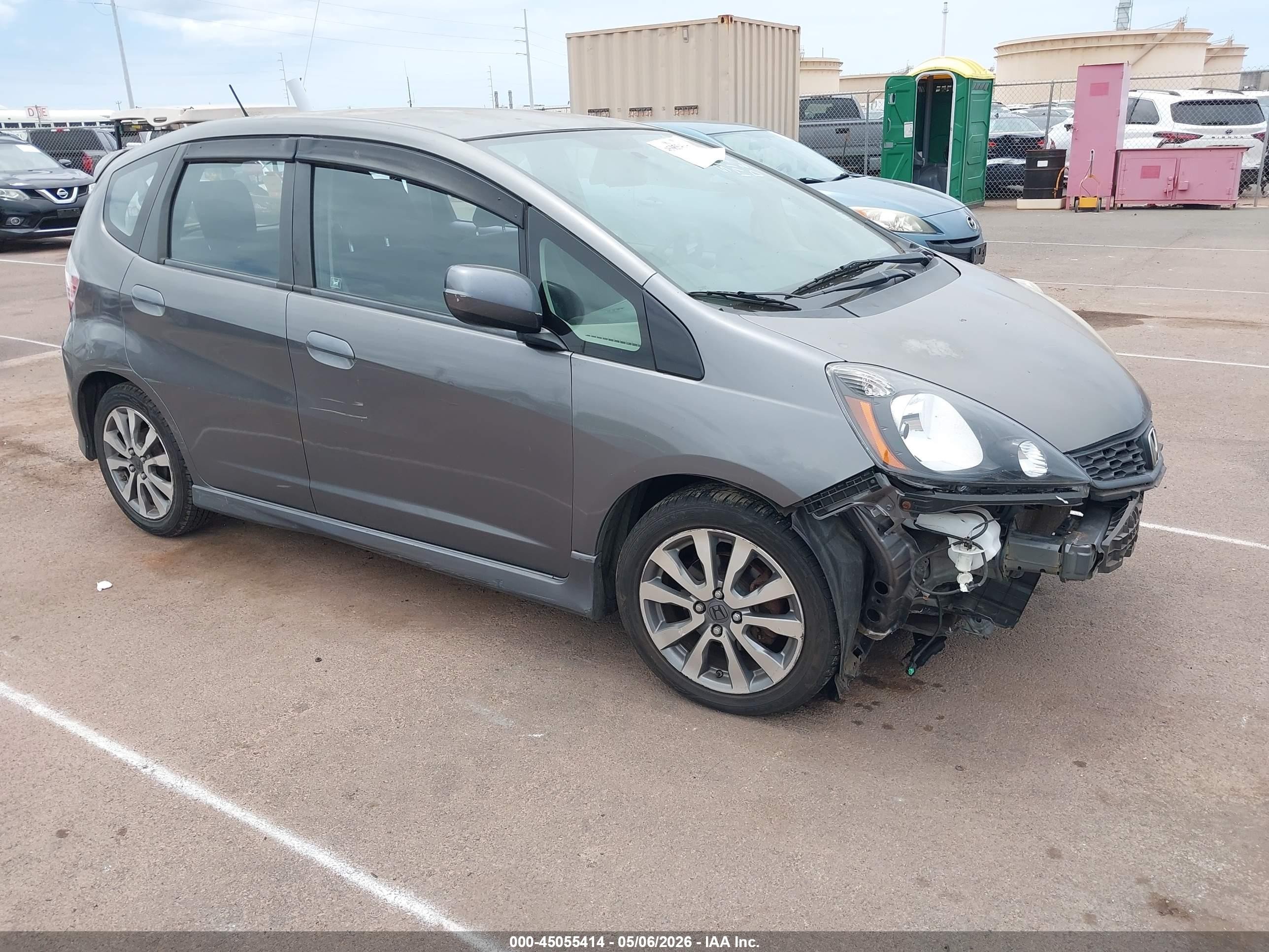 2013 Honda Fit Sport, VIN JHMGE8H55DC043184 — Front end