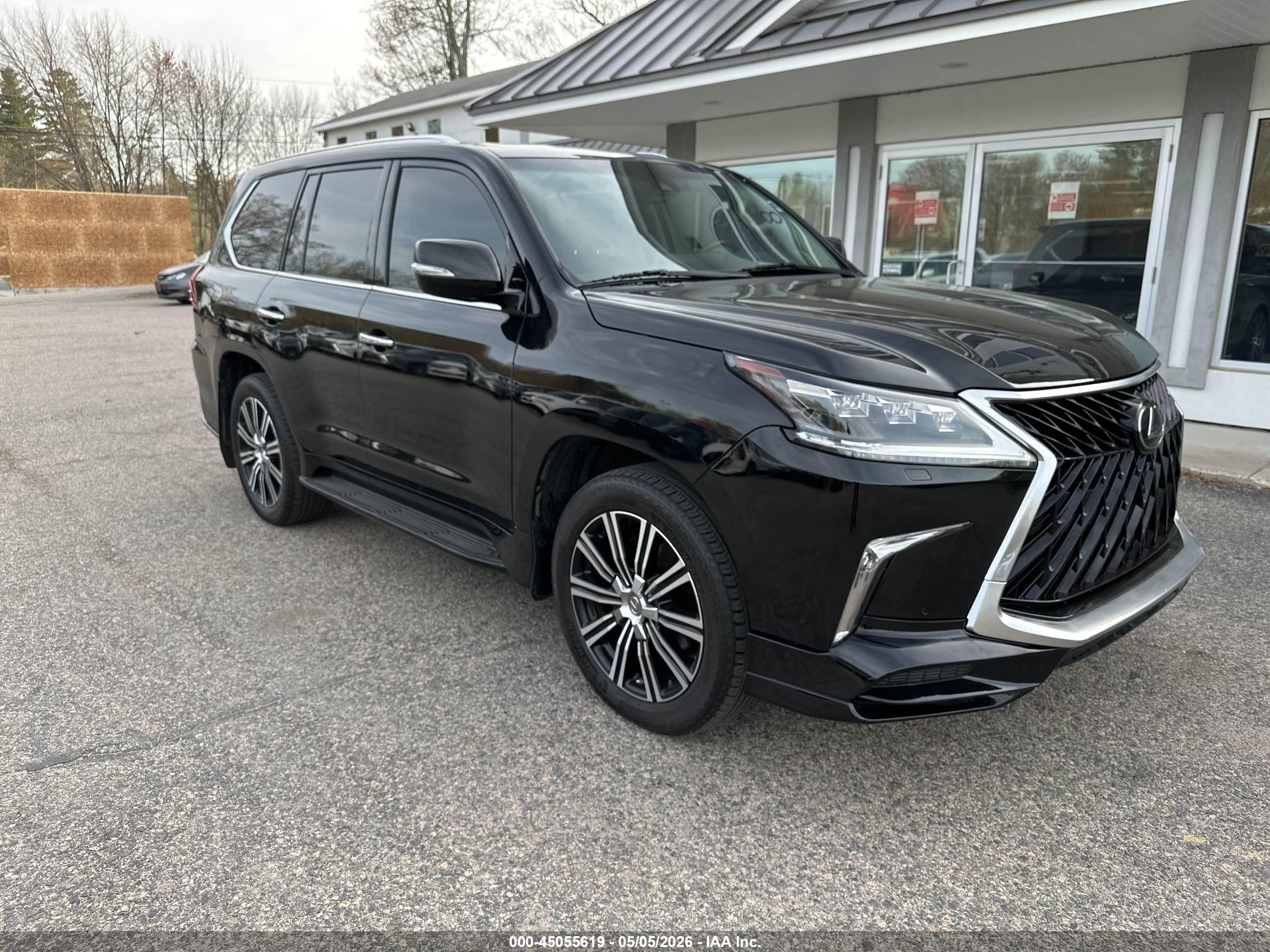2018 Lexus LX 570, VIN JTJHY7AX1J4261662 — Normal wear