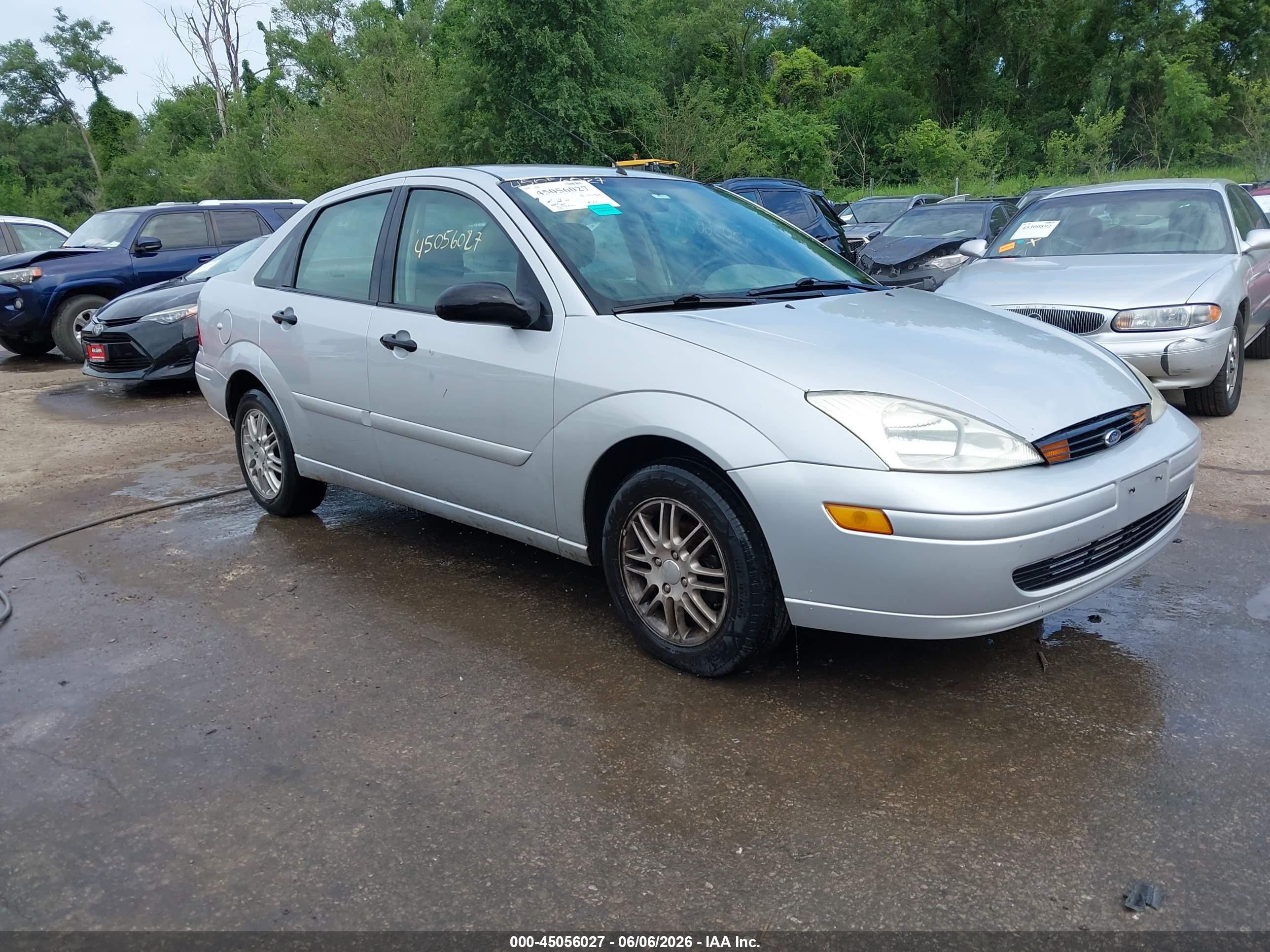 2000 Ford Focus ZTS, VIN 1FAFP3830YW427957 — Перед