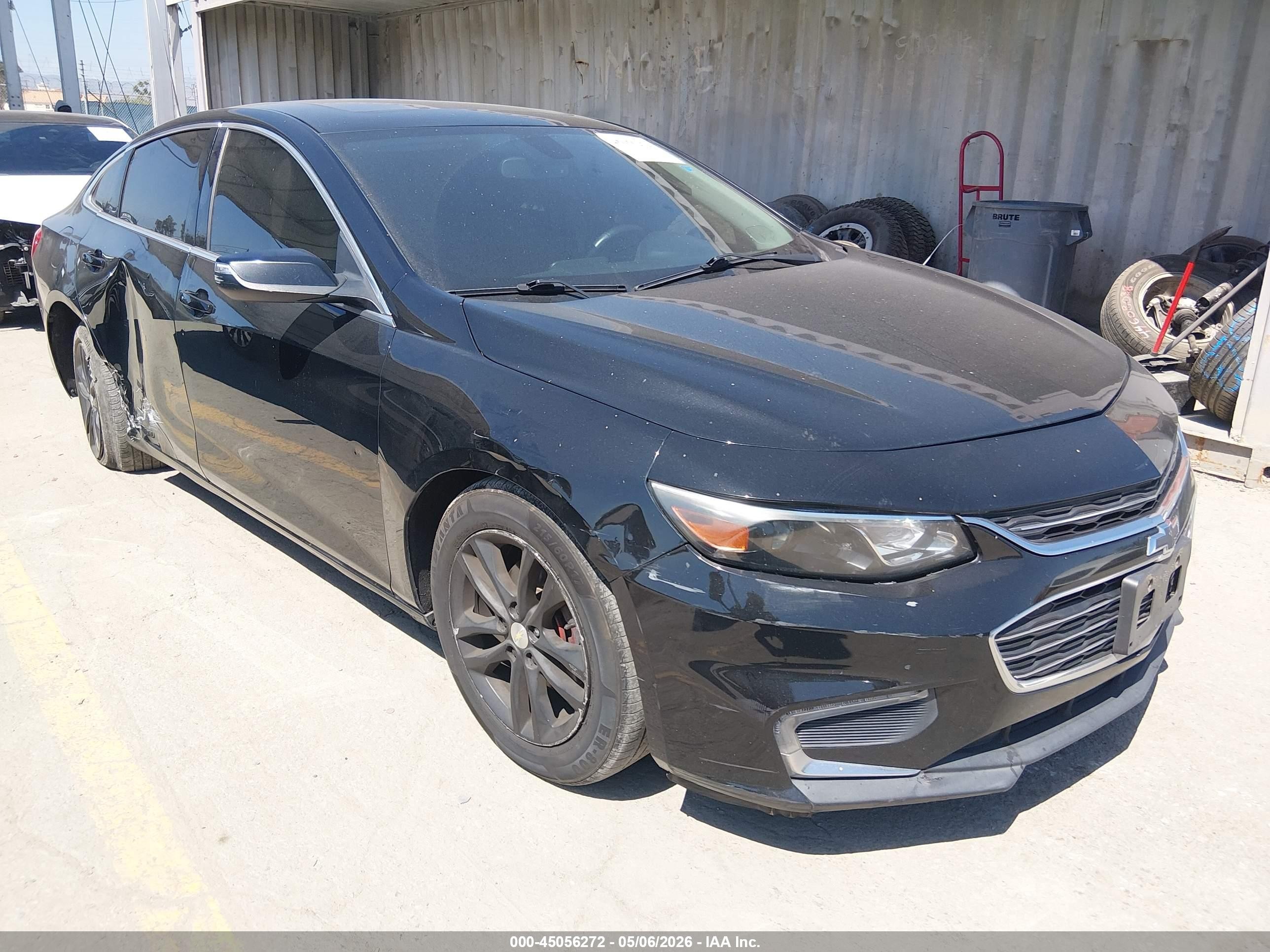 2018 Chevrolet Malibu LT, VIN 1G1ZD5ST4JF229420 — Side