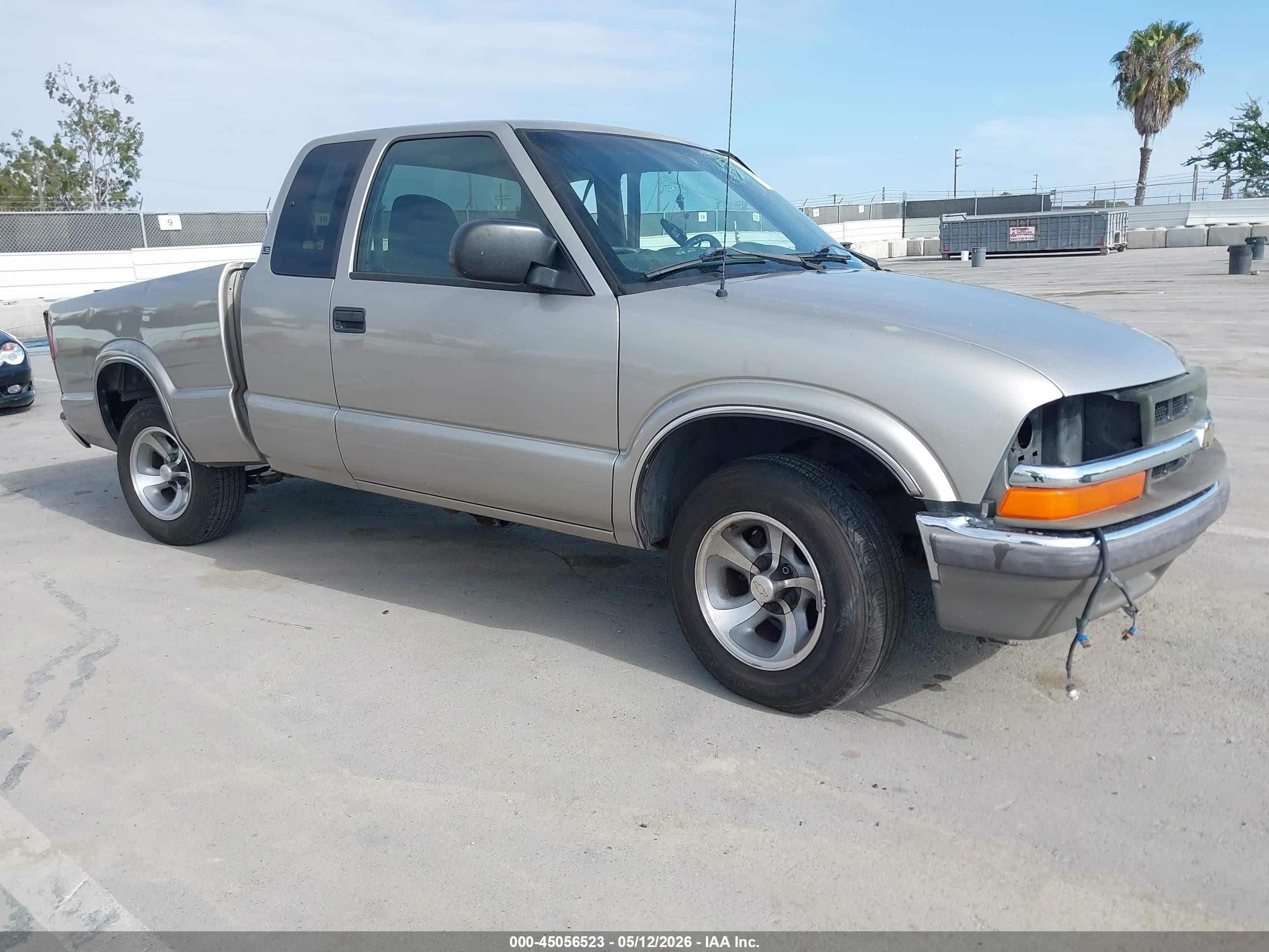 2000 Chevrolet S-10, VIN 1GCCS19W9YK201464 — Side