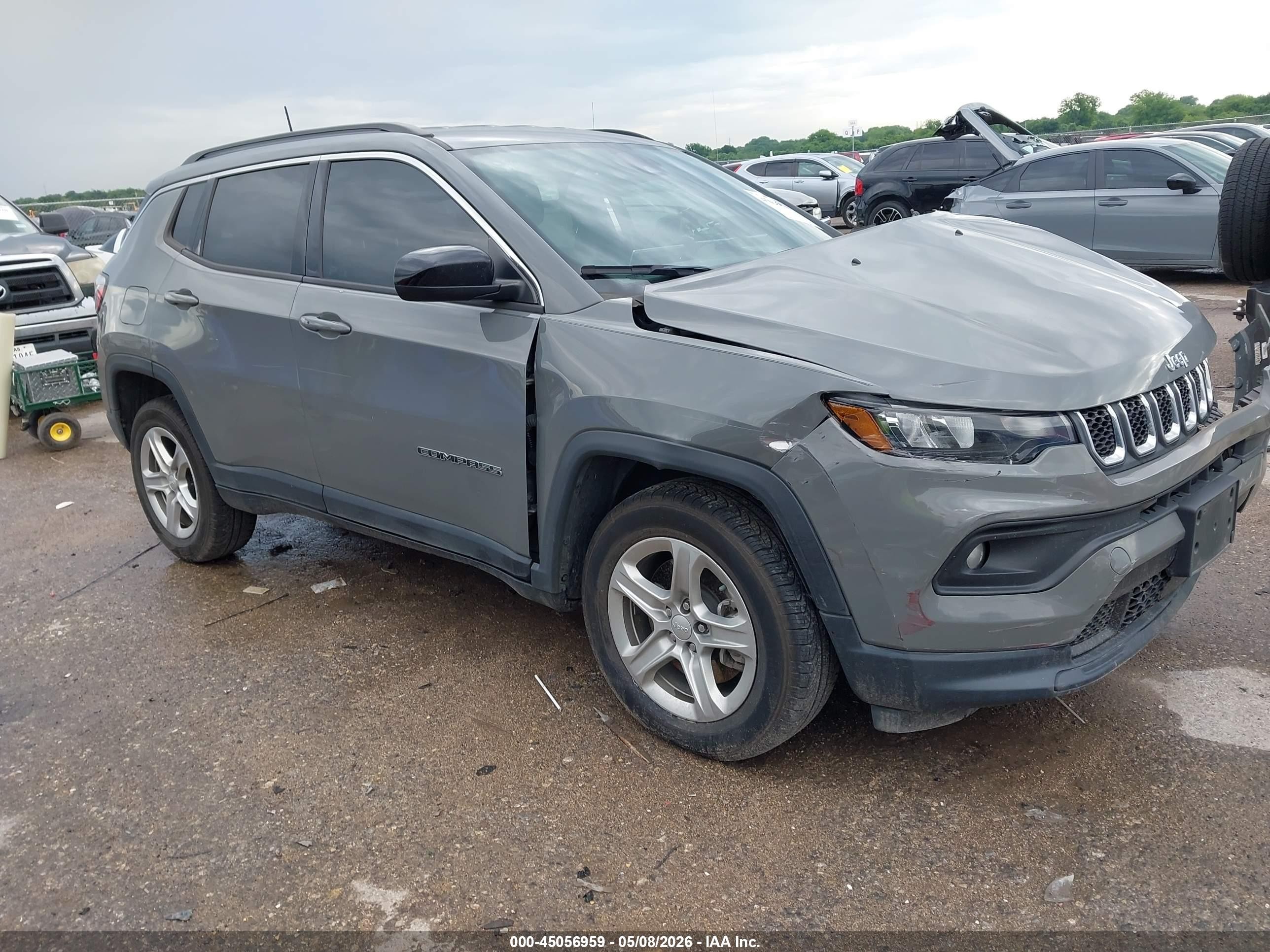 2023 Jeep Compass Latitude, VIN 3C4NJDBN1PT541624 — Front end