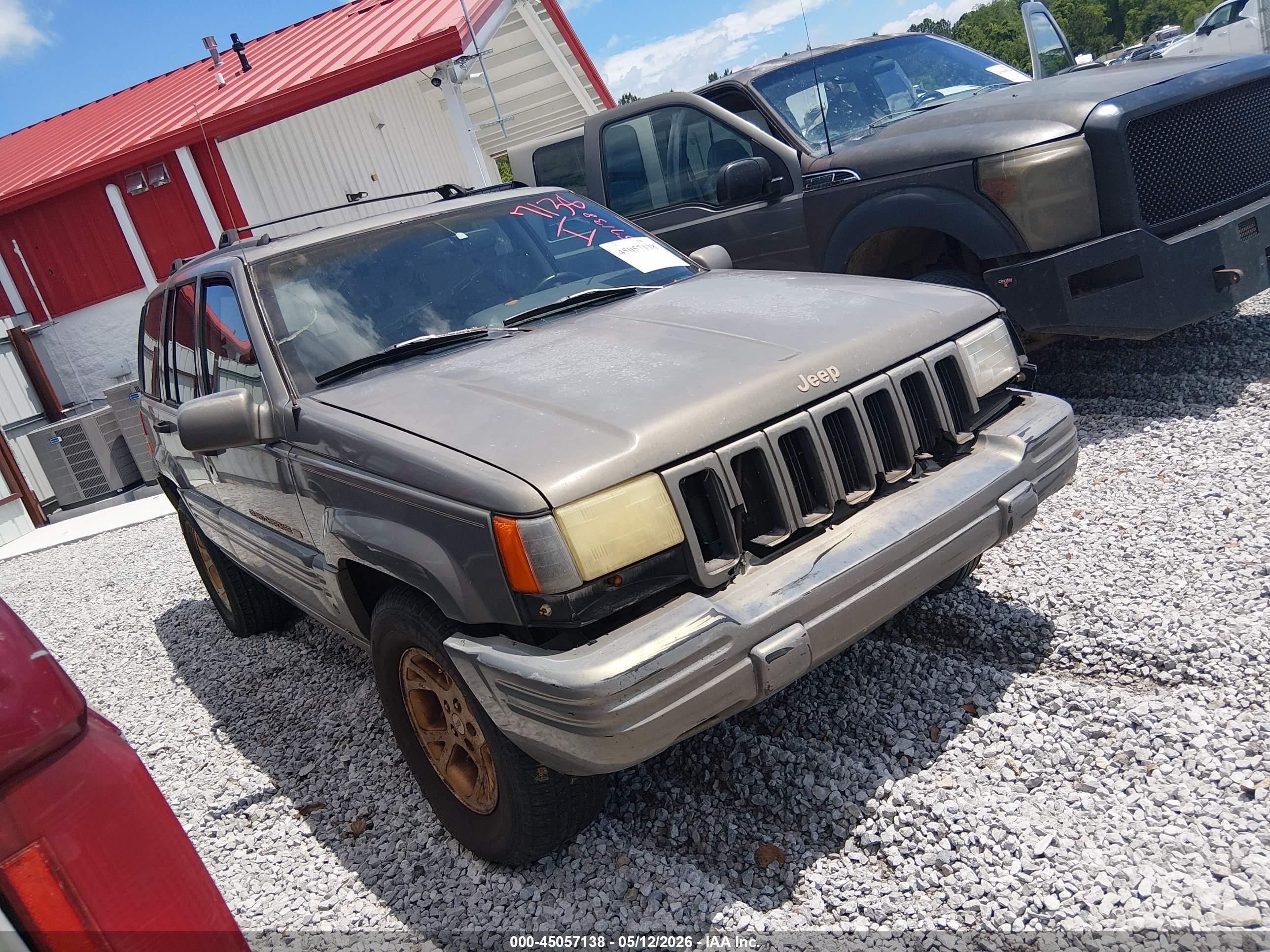 1997 Jeep Grand Cherokee Limited, VIN 1J4FX78S0VC774057 — Front end