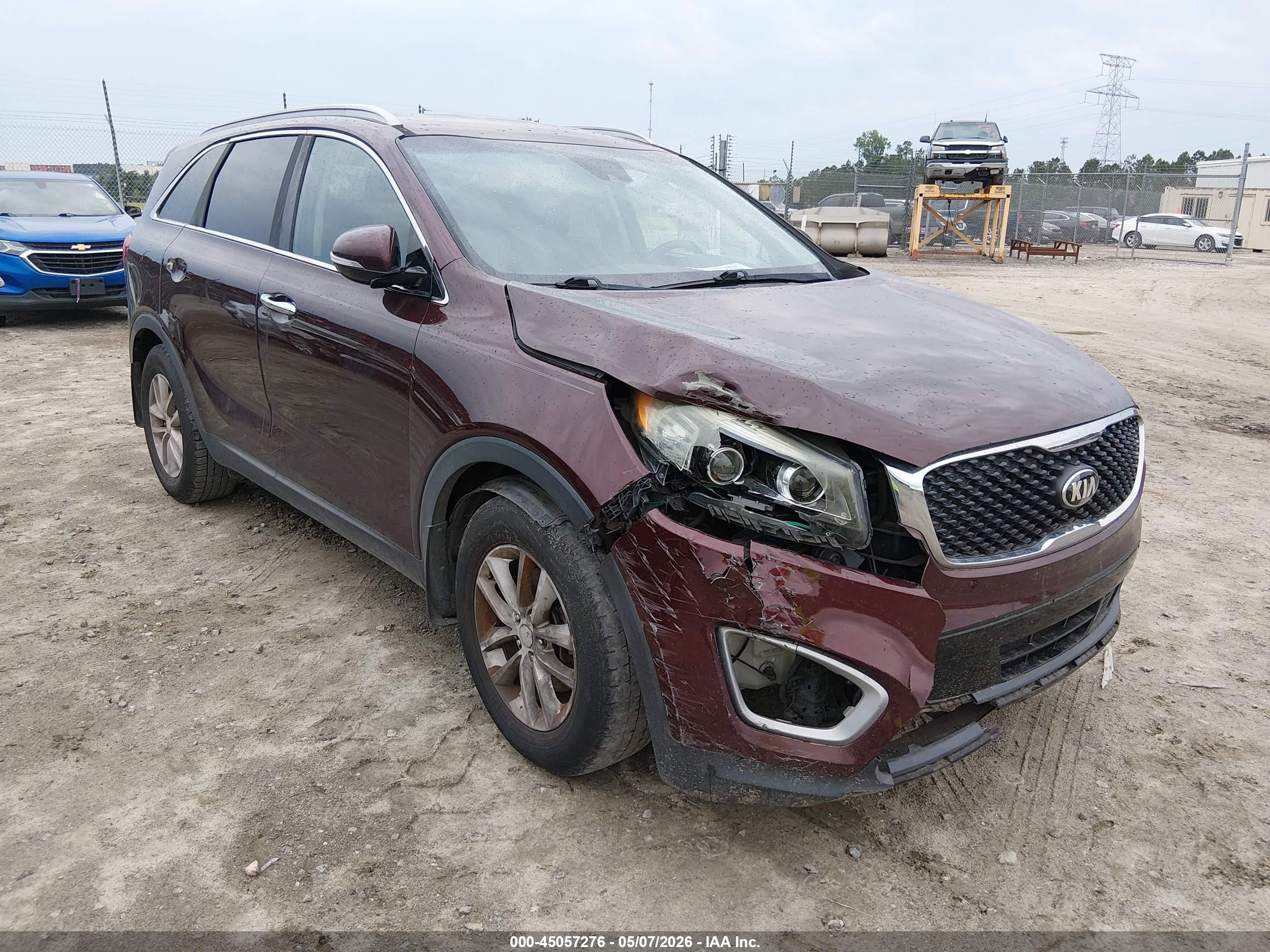 2017 Kia Sorento LX, VIN 5XYPG4A30HG246529 — Front end