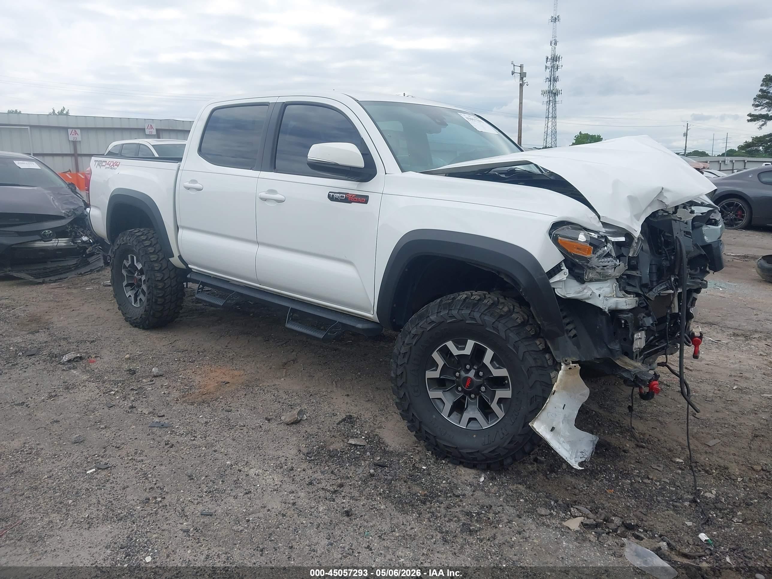 2019 Toyota Tacoma TRD Off Road, VIN 3TMCZ5AN1KM214666 — Front end
