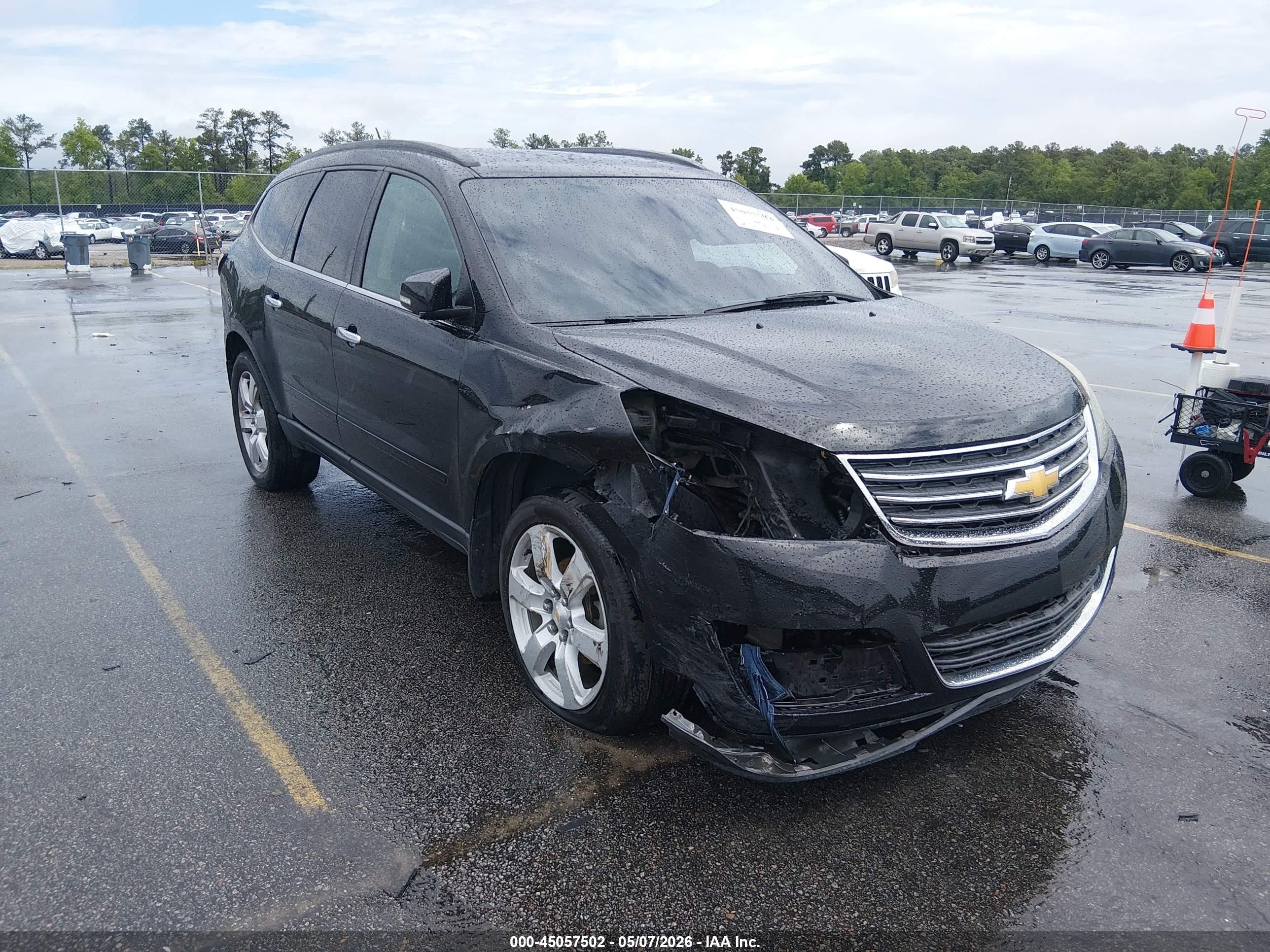 2017 Chevrolet Traverse LT, VIN 1GNKVGKD3HJ146246 — Front end