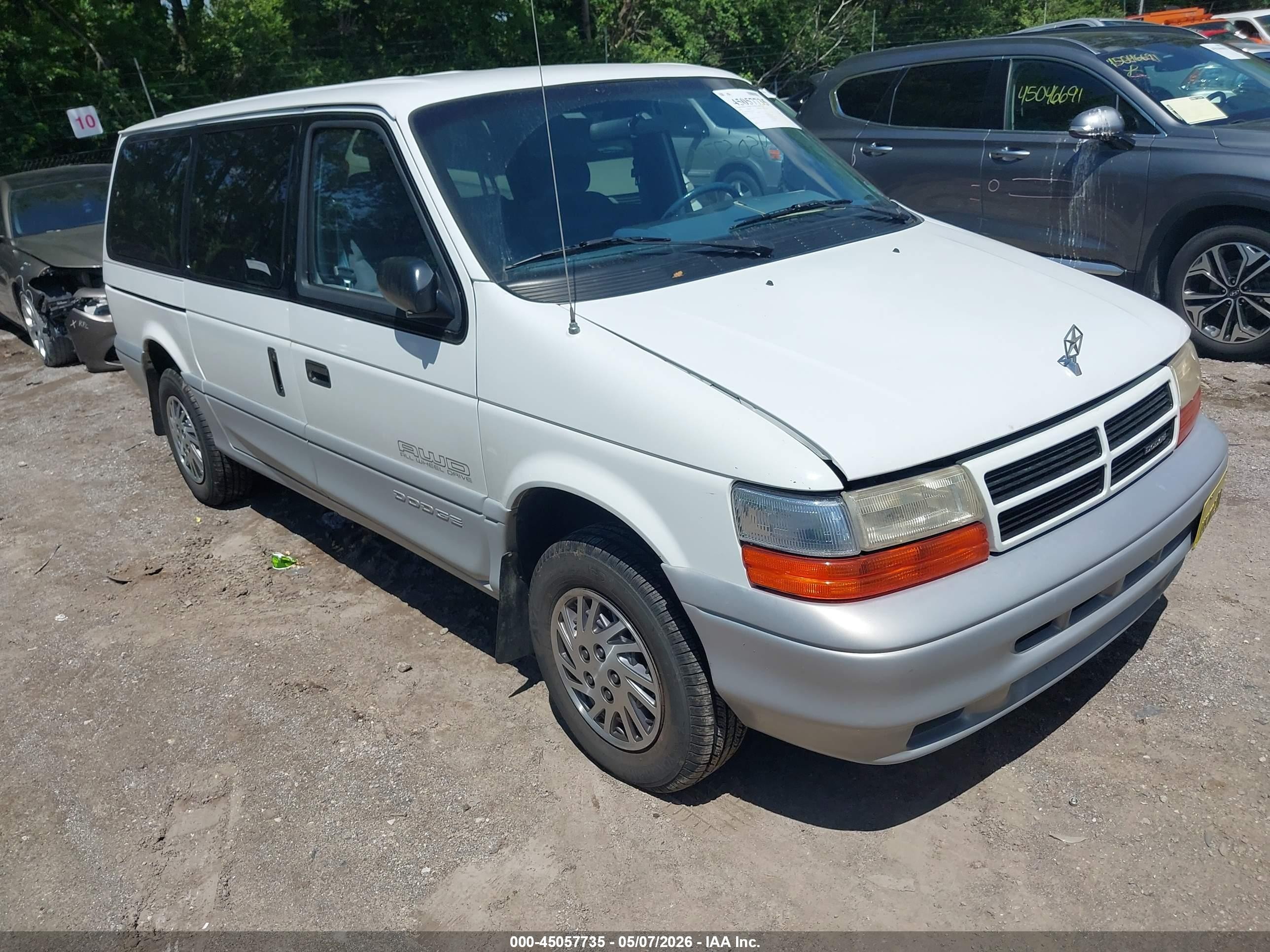 1994 Dodge Grand Caravan, VIN 1B4GK54R0RX347036 — Normal wear