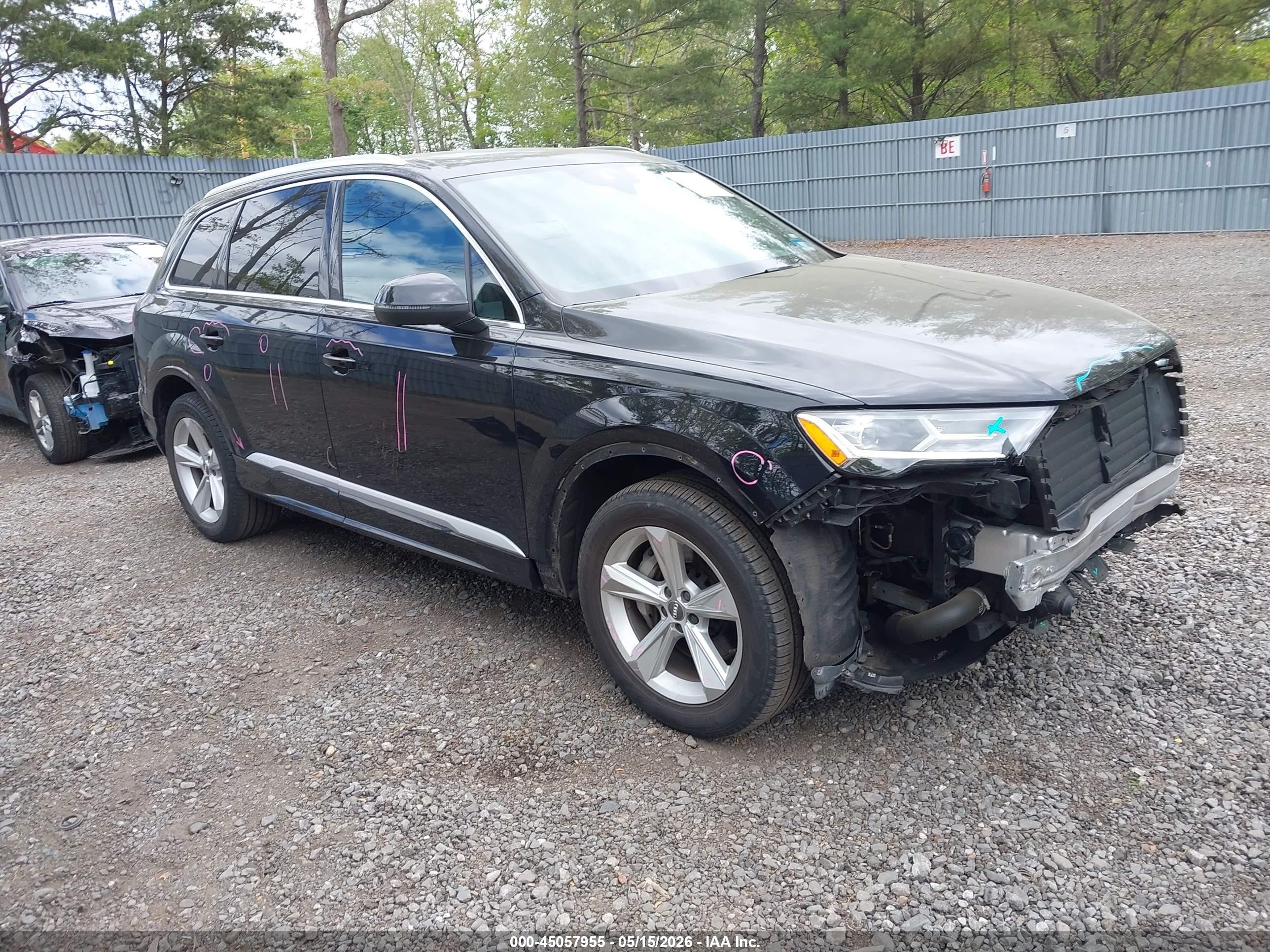 2020 Audi Q7 Premium Plus, VIN WA1LJAF74LD007898 — Перед