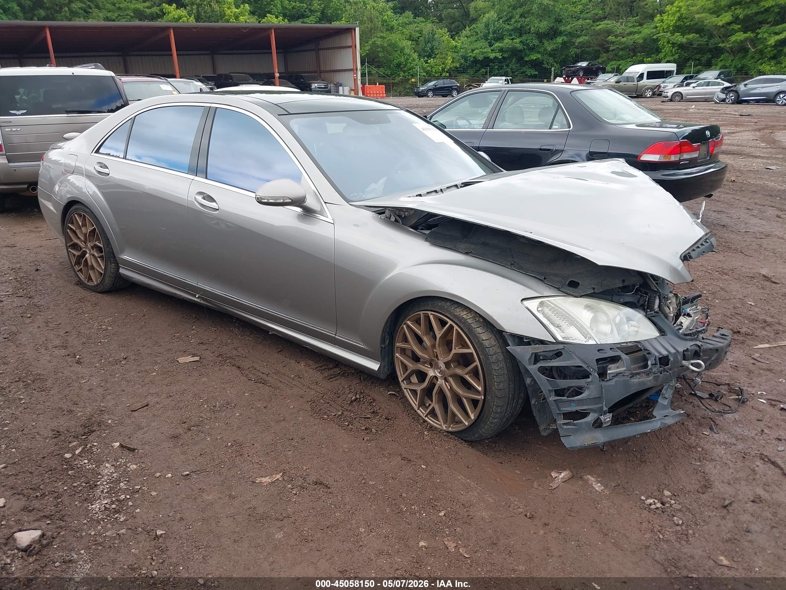 2009 Mercedes-Benz S 550, VIN WDDNG86X39A261947 — Front end