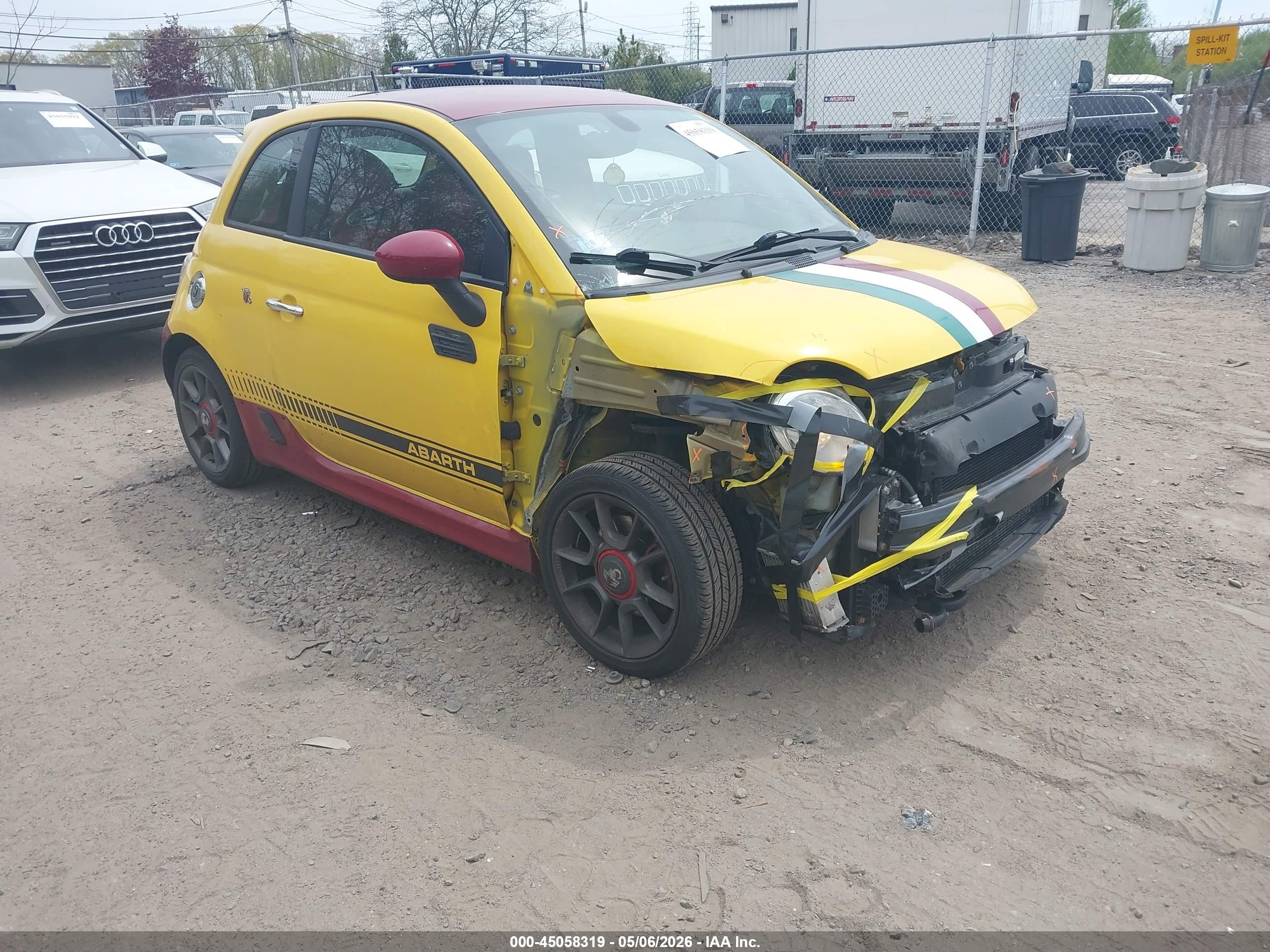 2016 FIAT 500 Abarth, VIN 3C3CFFFH4GT122180 — Перед