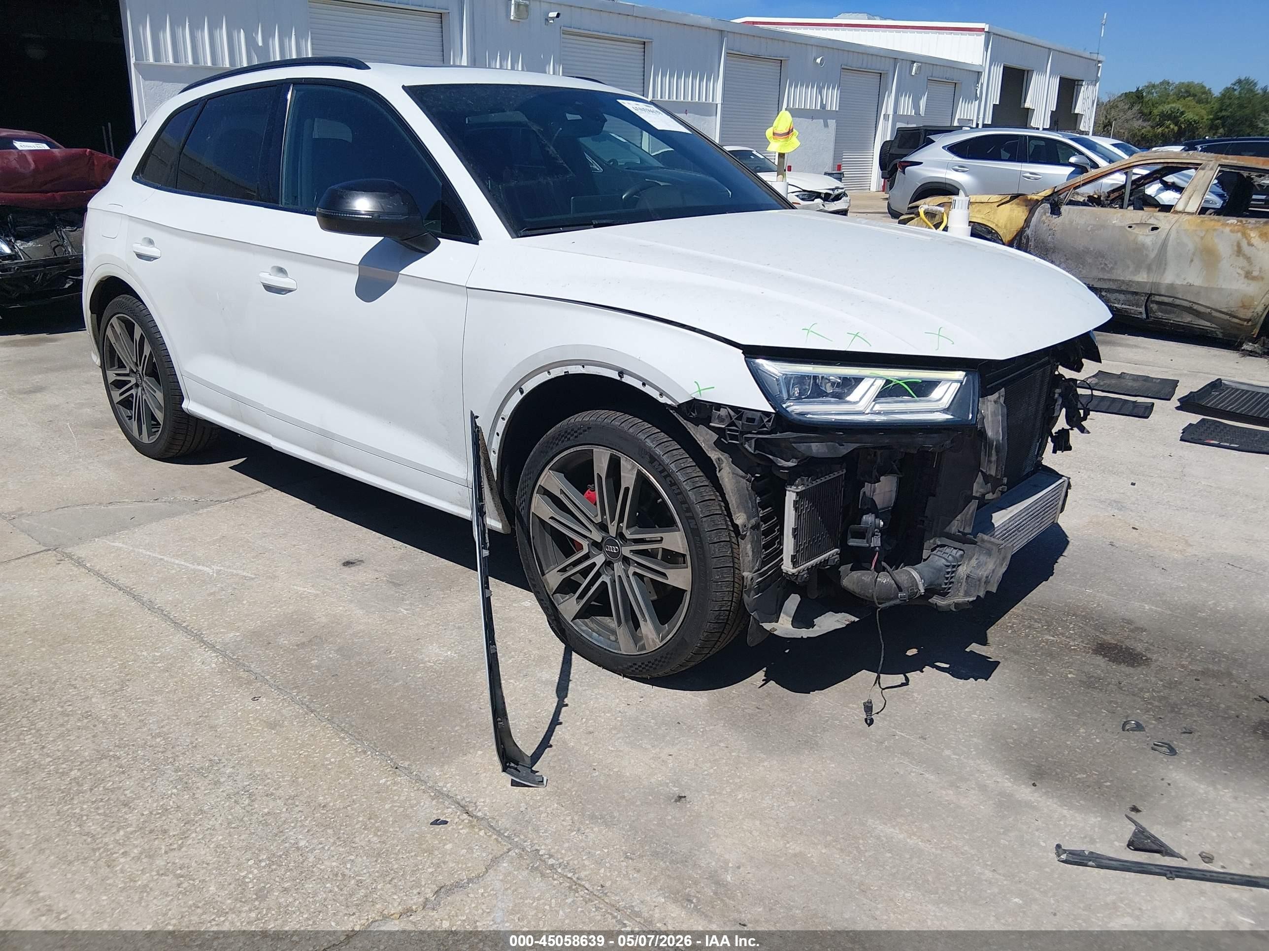 2020 Audi SQ5 Premium Plus, VIN WA1B4AFY6L2022412 — Перед