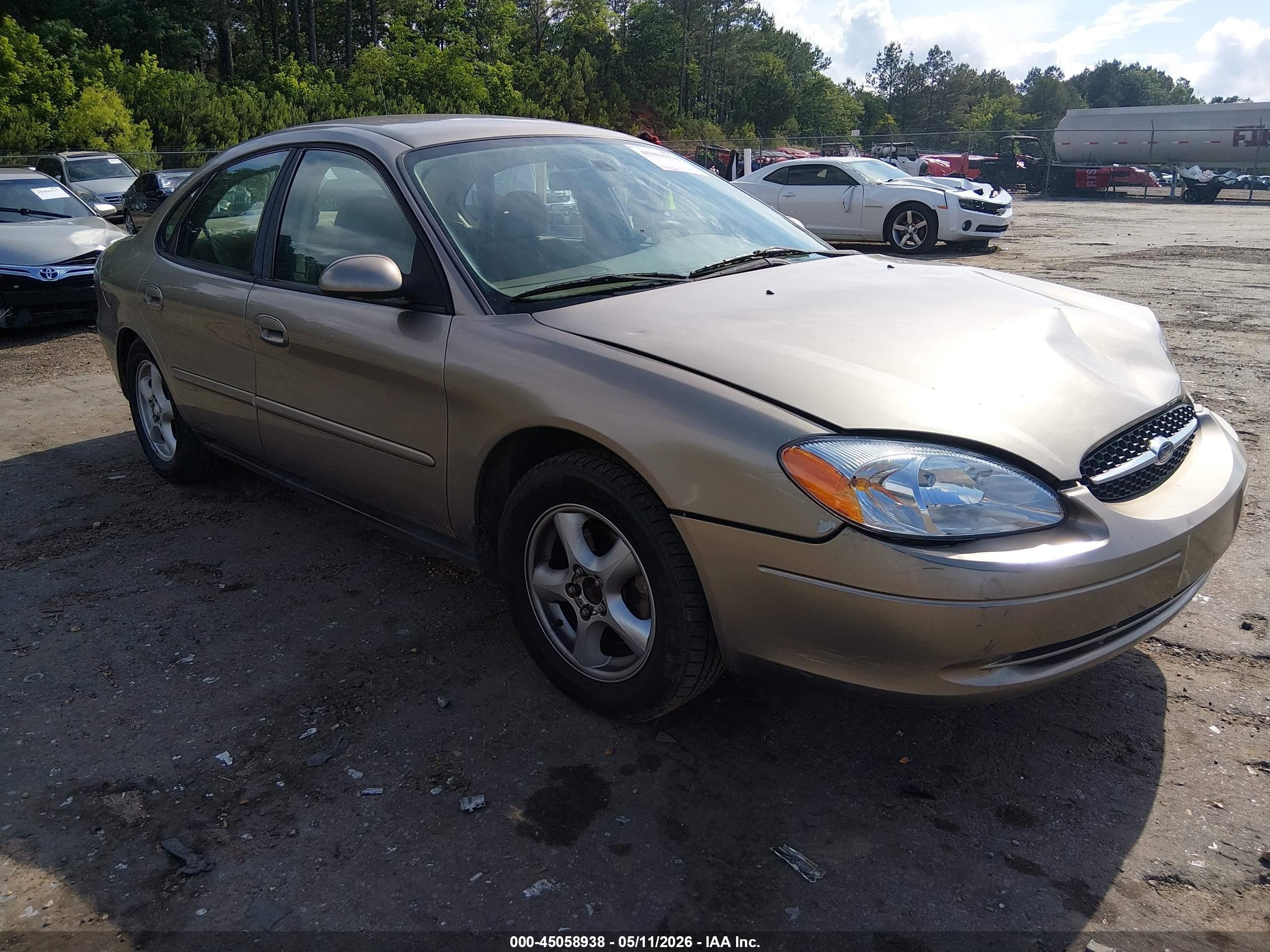 2003 Ford Taurus SES Standard, VIN 1FAFP552X3G216534 — Front end