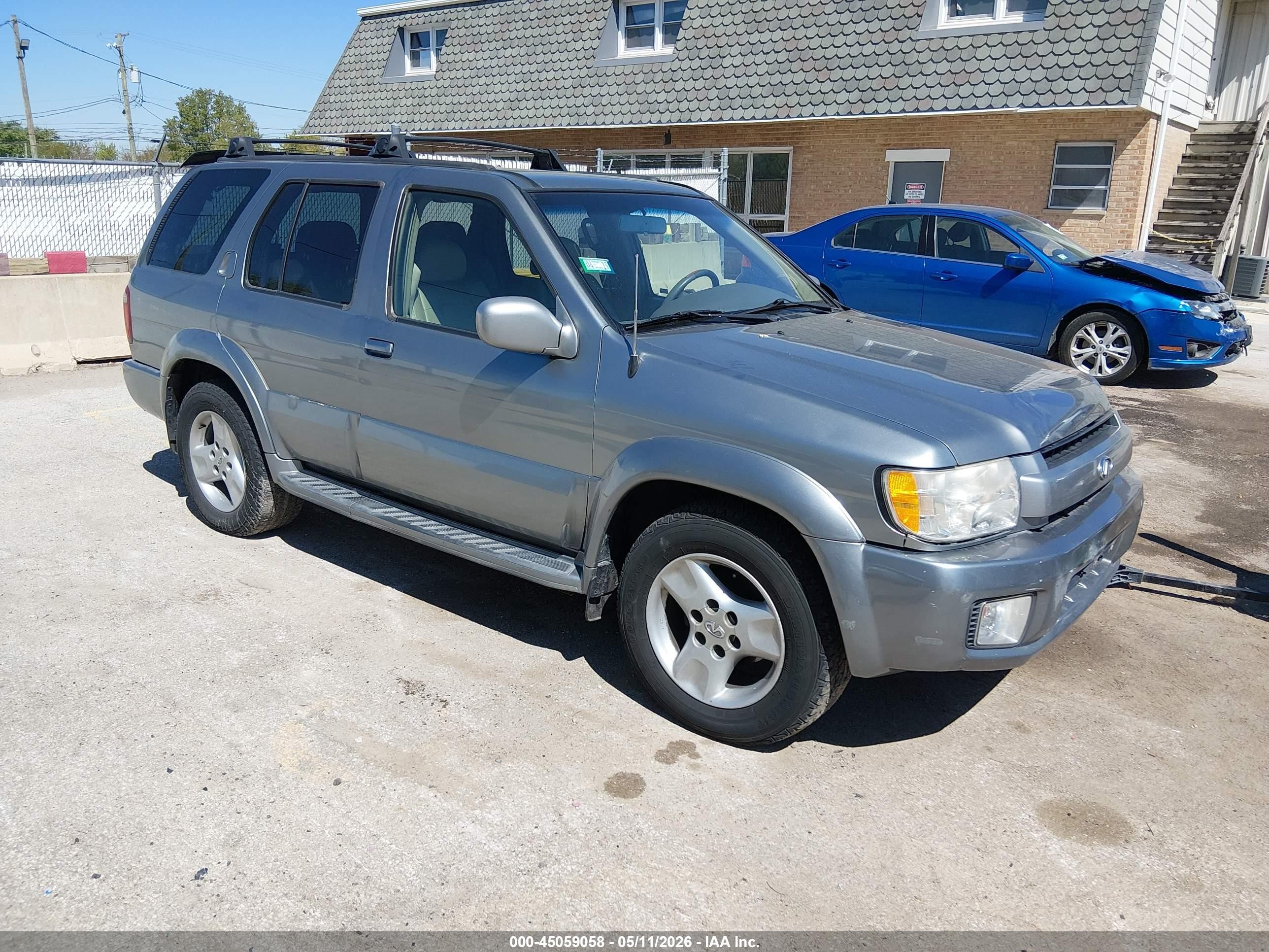 2003 Infiniti QX4 Luxury, VIN JNRDR09Y33W300360 — Front end