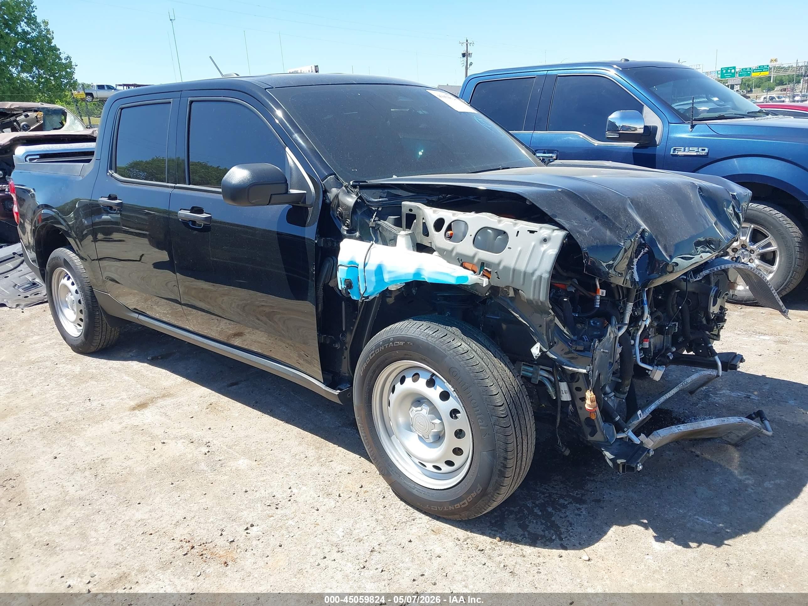 2025 Ford Maverick XL, VIN 3FTTW8B38SRA11574 — Front end