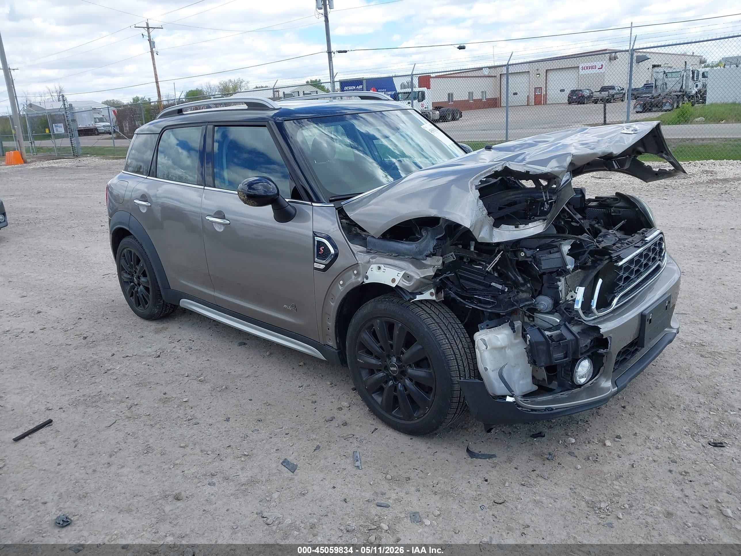 2017 MINI Countryman Cooper S, VIN WMZYT5C39H3E18969 — Перед