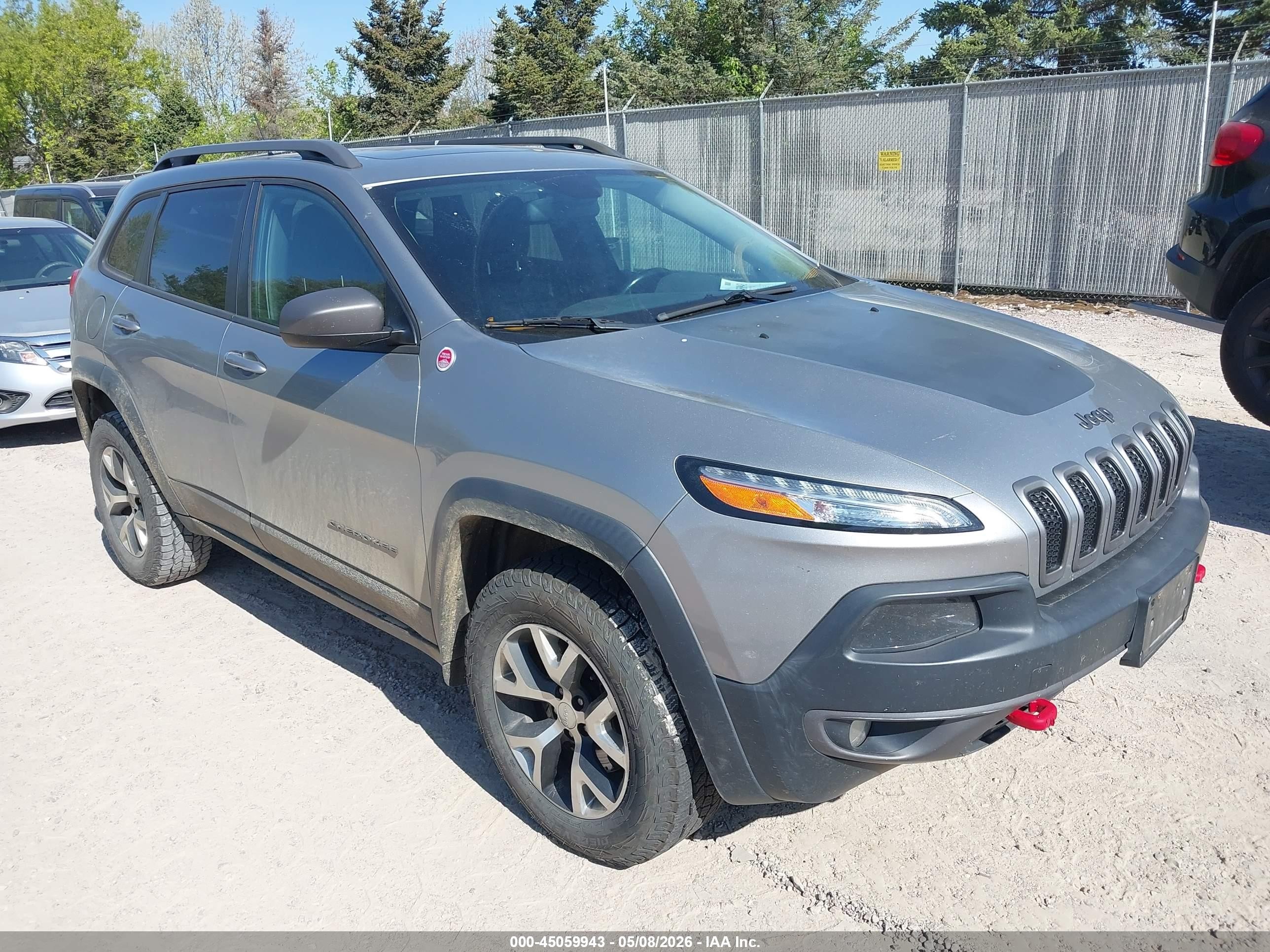 2015 Jeep Cherokee Trailhawk, VIN 1C4PJMBS8FW644319 — Град
