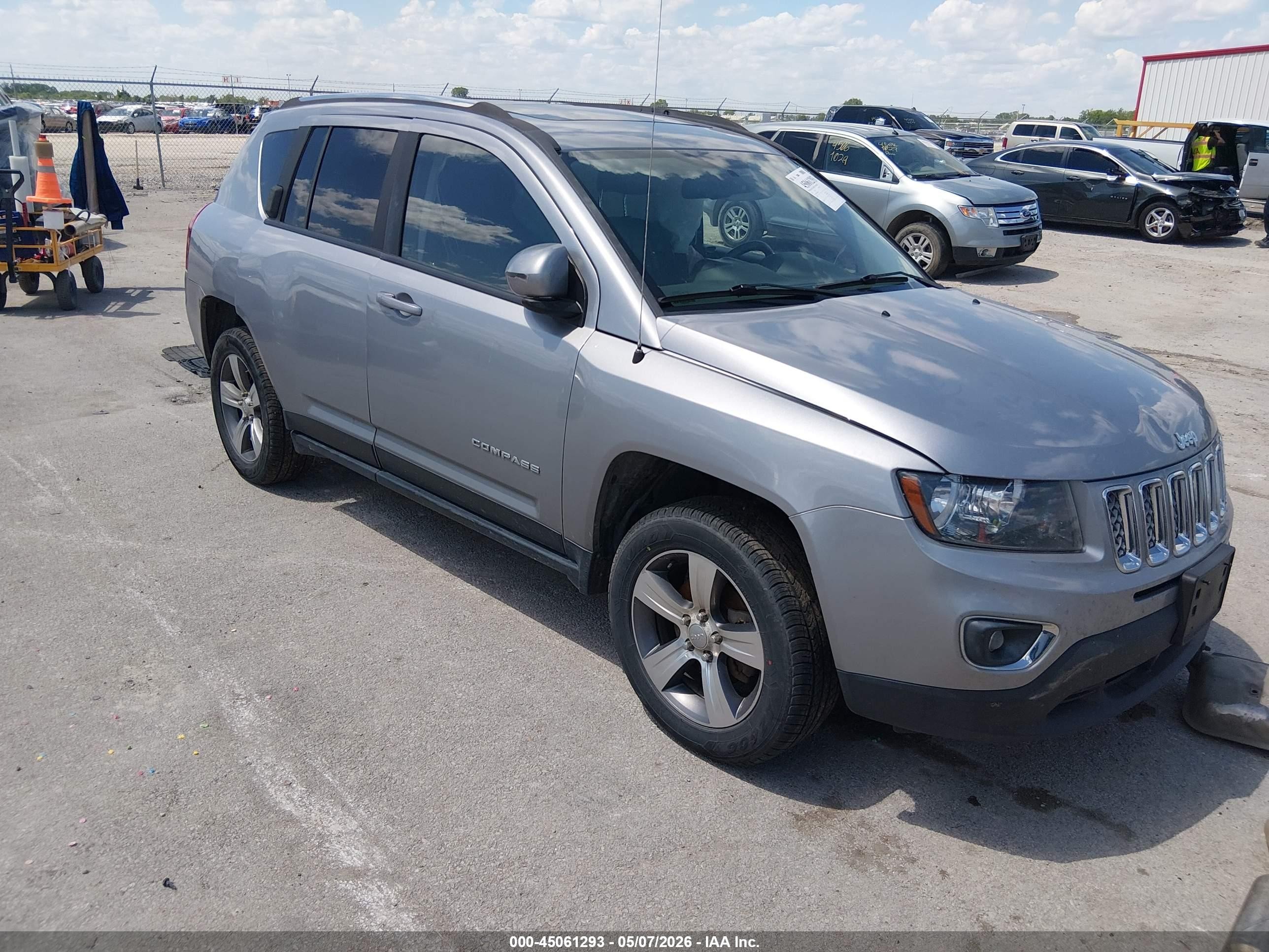 2017 Jeep Compass High Altitude, VIN 1C4NJDEB2HD126496 — Бок