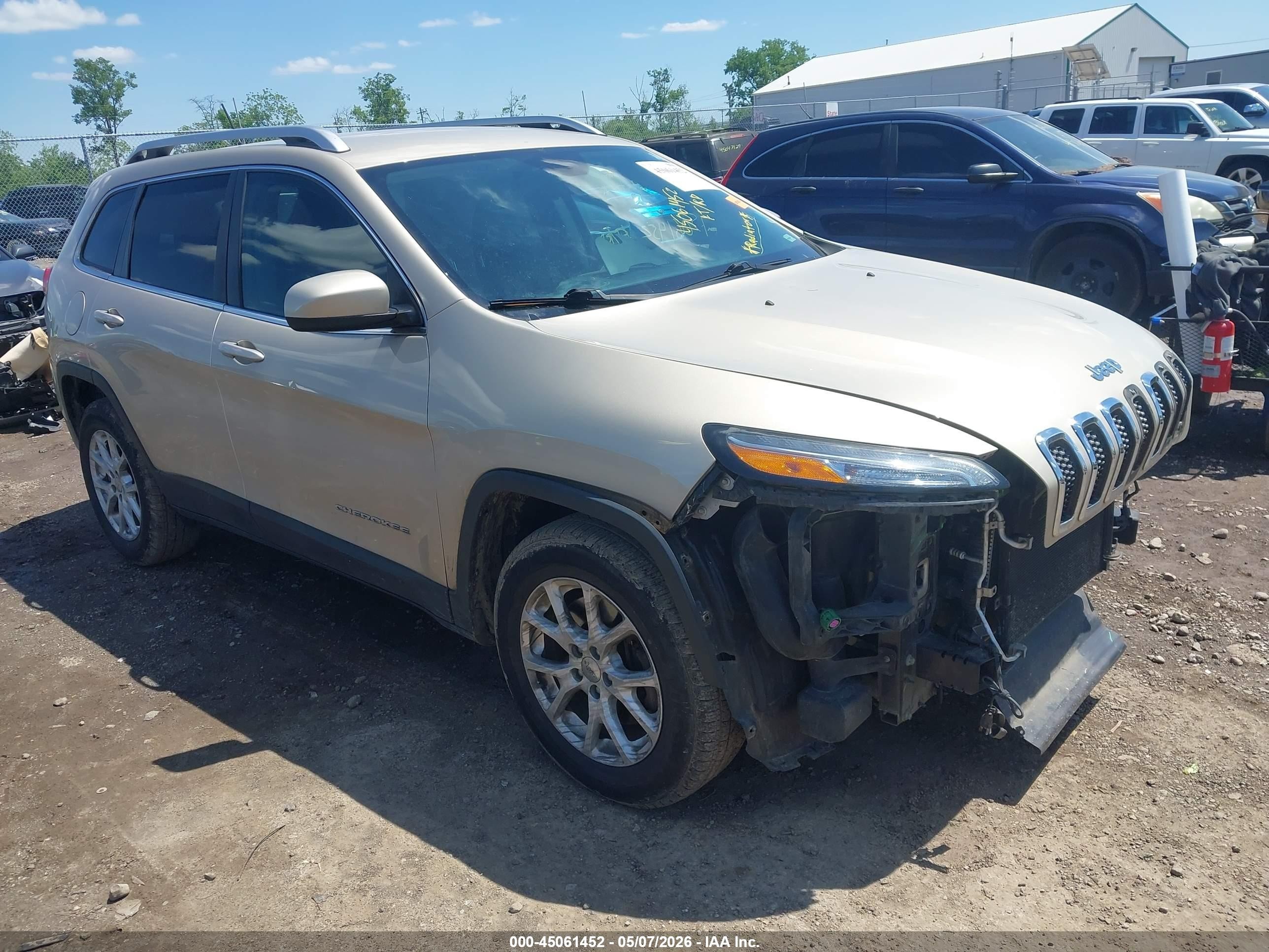 2015 Jeep Cherokee Latitude Altitude, VIN 1C4PJMCS7FW635383 — Перед