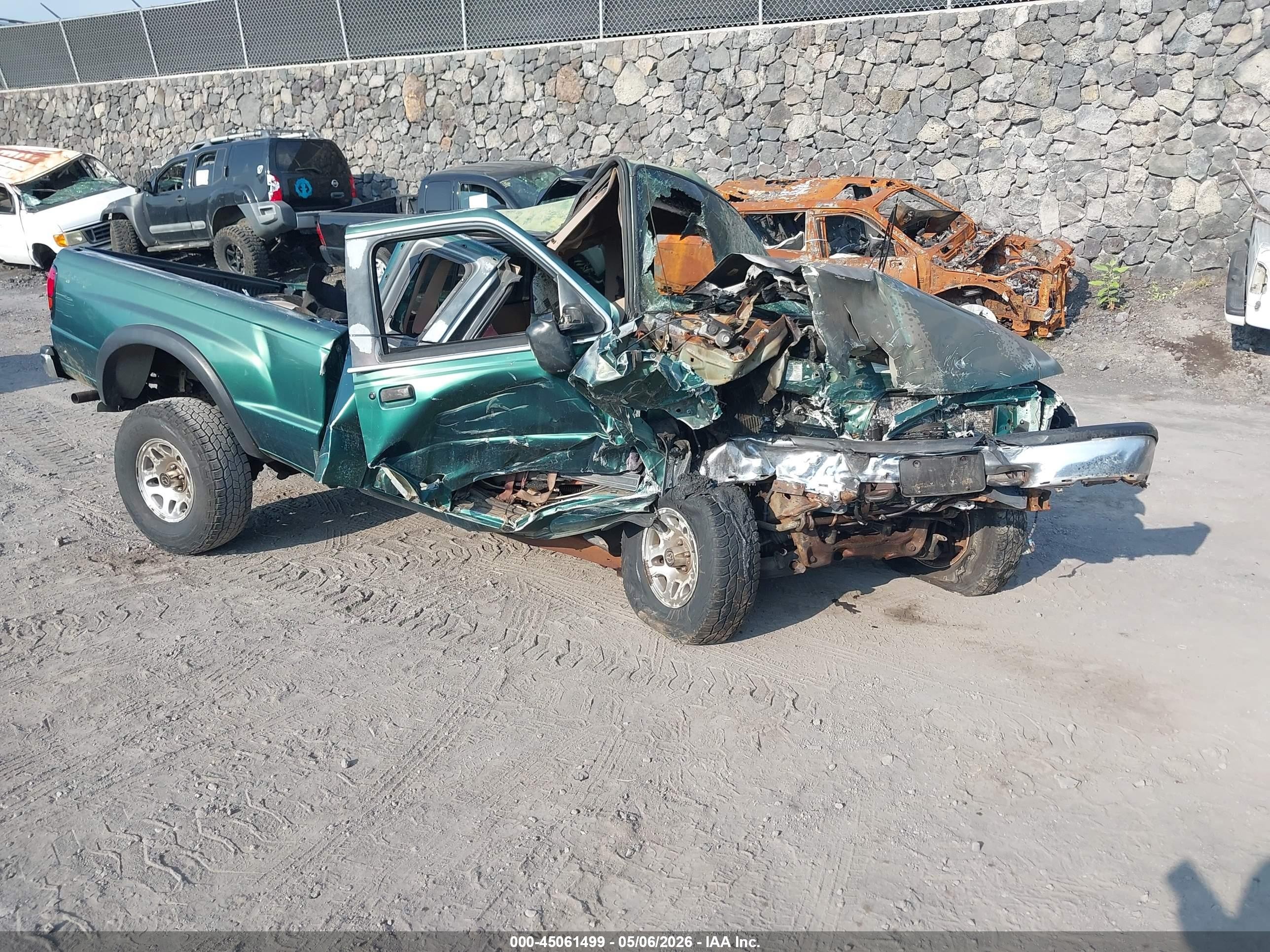 1999 Mazda B-Series SE, VIN 4F4ZR17XXXTM39647 — Front end