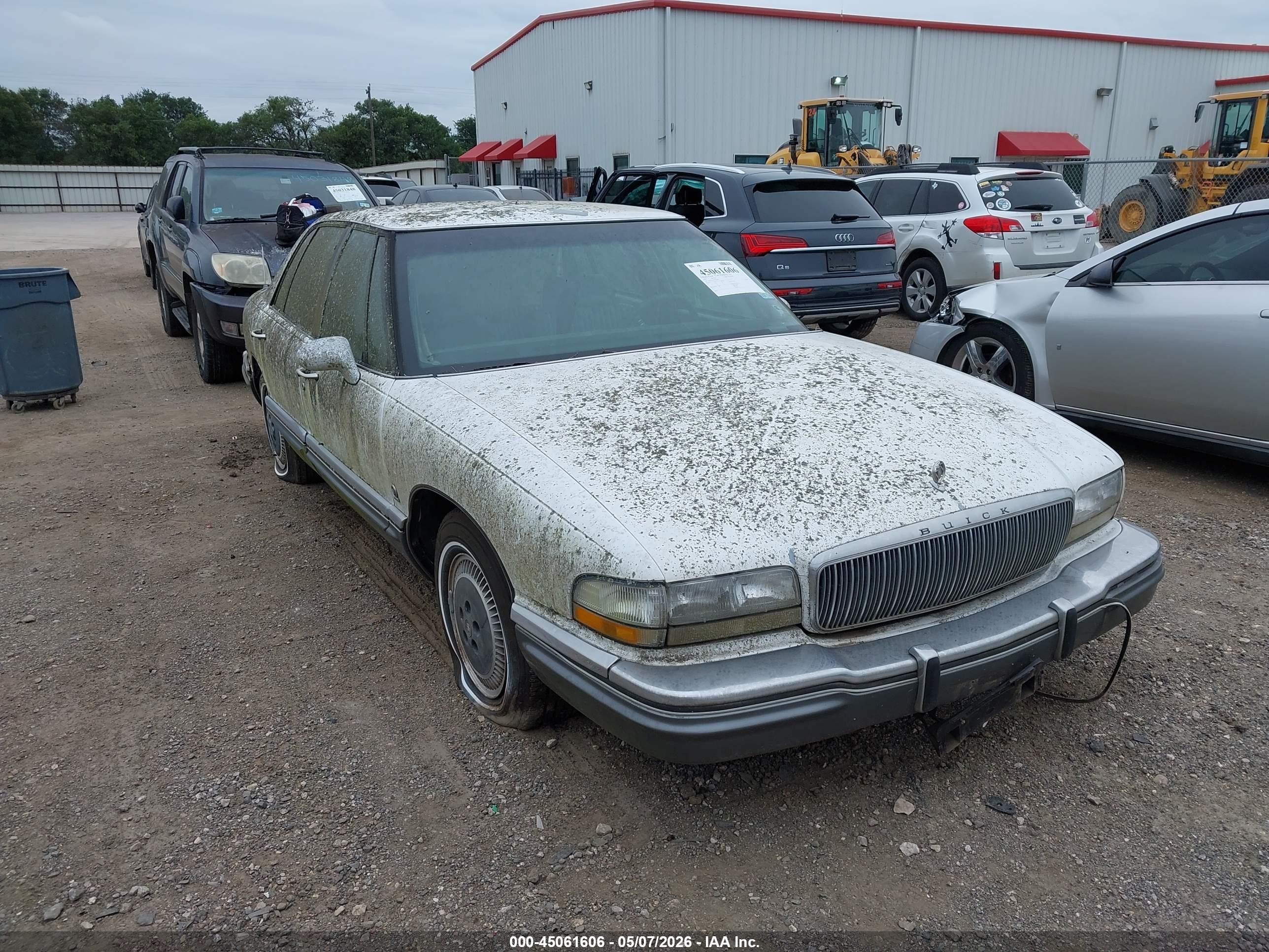 1993 Buick Park Avenue, VIN 1G4CU5313P1642649 — Normal wear