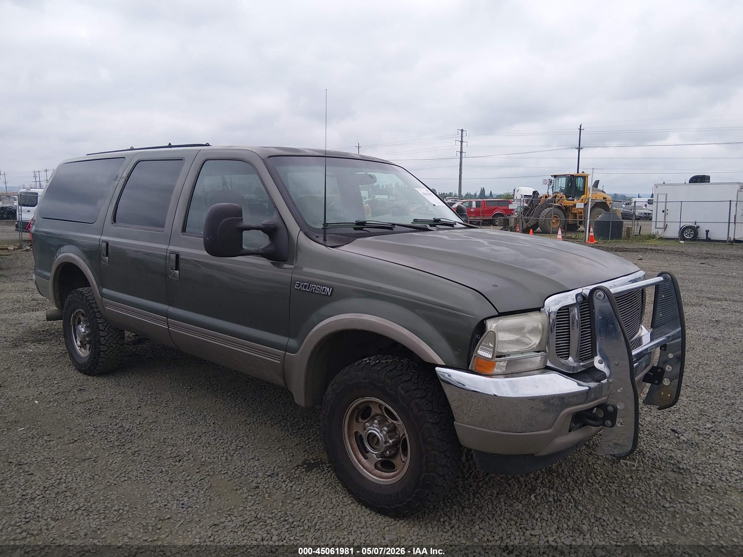2001 Ford Excursion Limited, VIN 1FMNU43S71EA00334 — Rear end