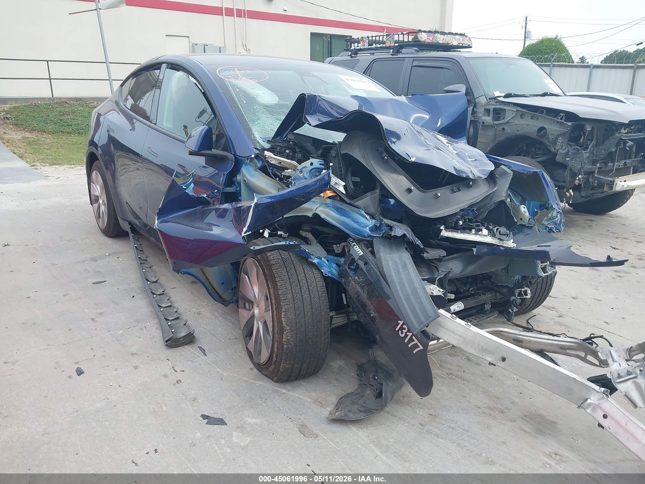 2022 Tesla Model Y Long Range, VIN 7SAYGAEE2NF426650 — Front end